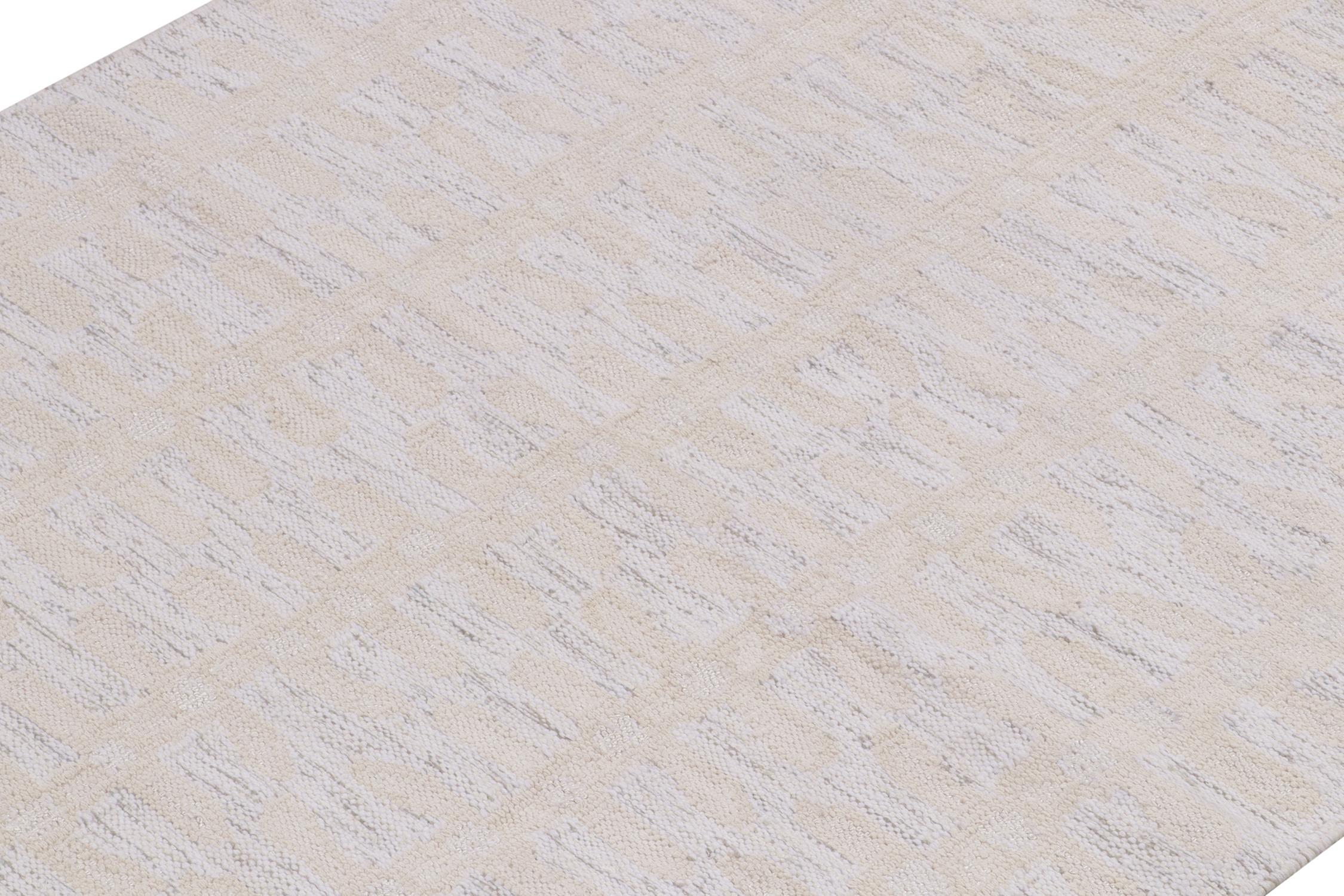 Annodato a mano Tappeto Kilim in stile scandinavo con motivo geometrico grigio e bianco di Rug & Kilim in vendita