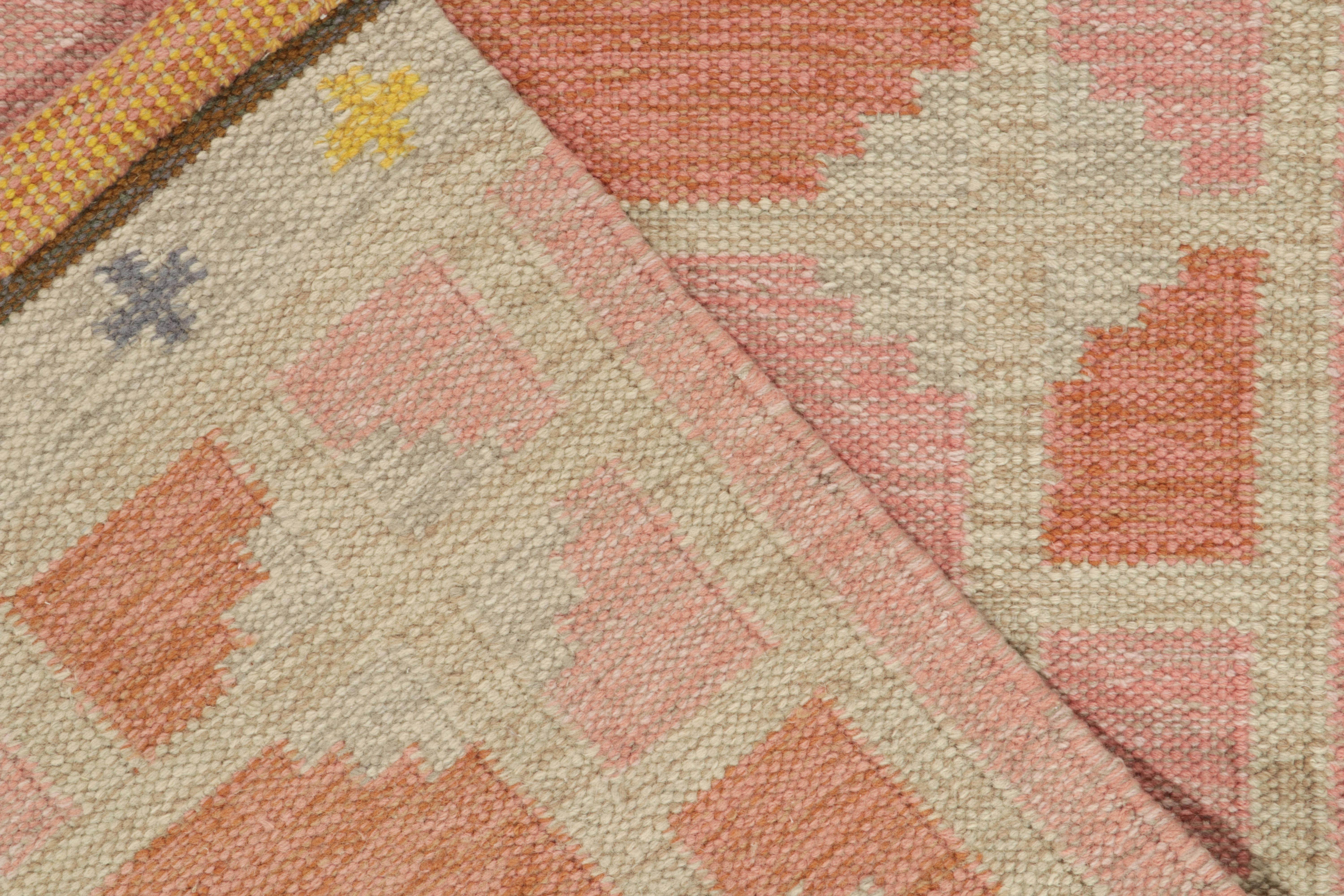 Rug & Kilim's Scandinavian Style Kilim Rug in Pink, Greige Geometric Pattern In New Condition For Sale In Long Island City, NY