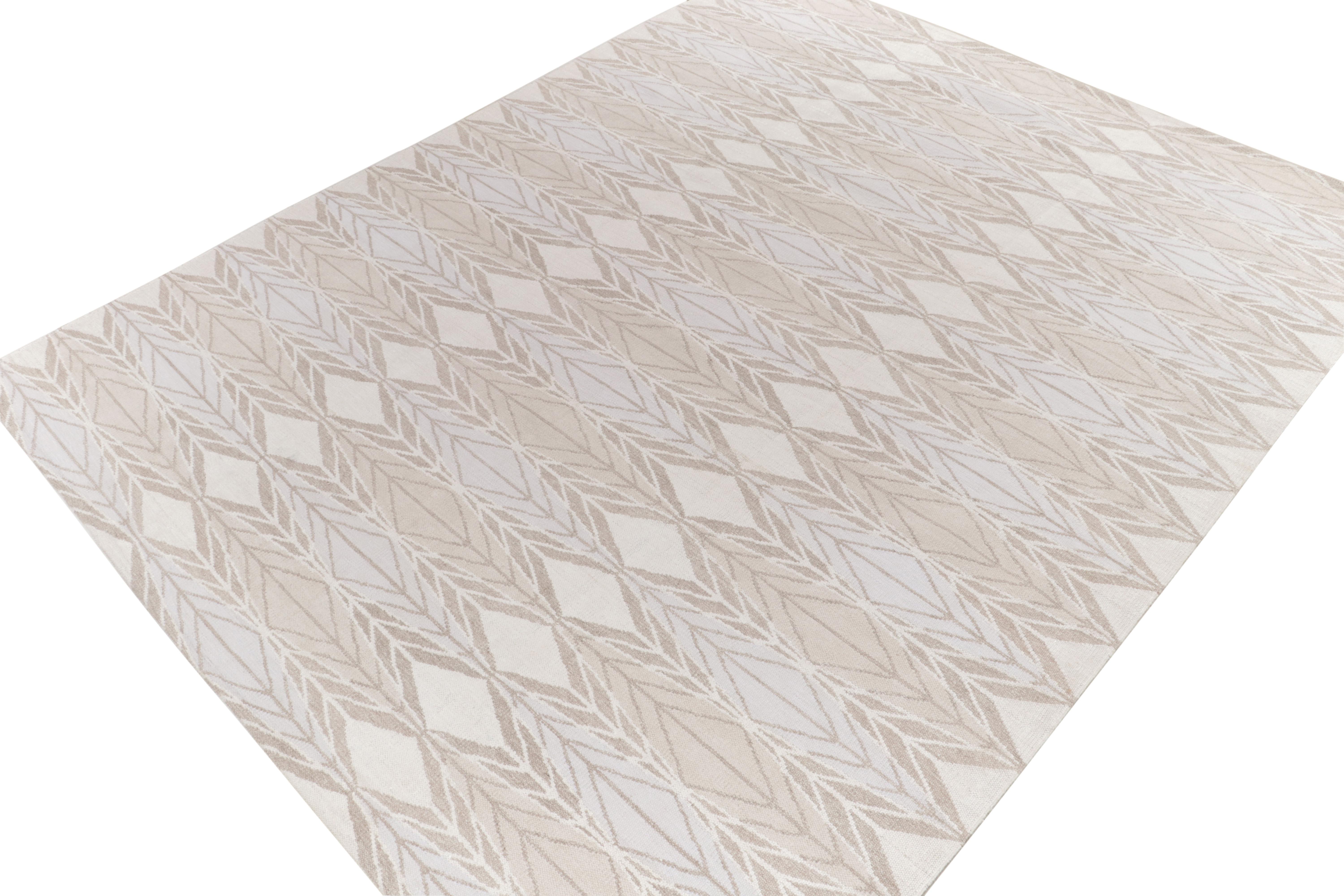 Scandinavian Modern Rug & Kilim's Scandinavian Style Kilim Rug in White, Beige Geometric Pattern For Sale