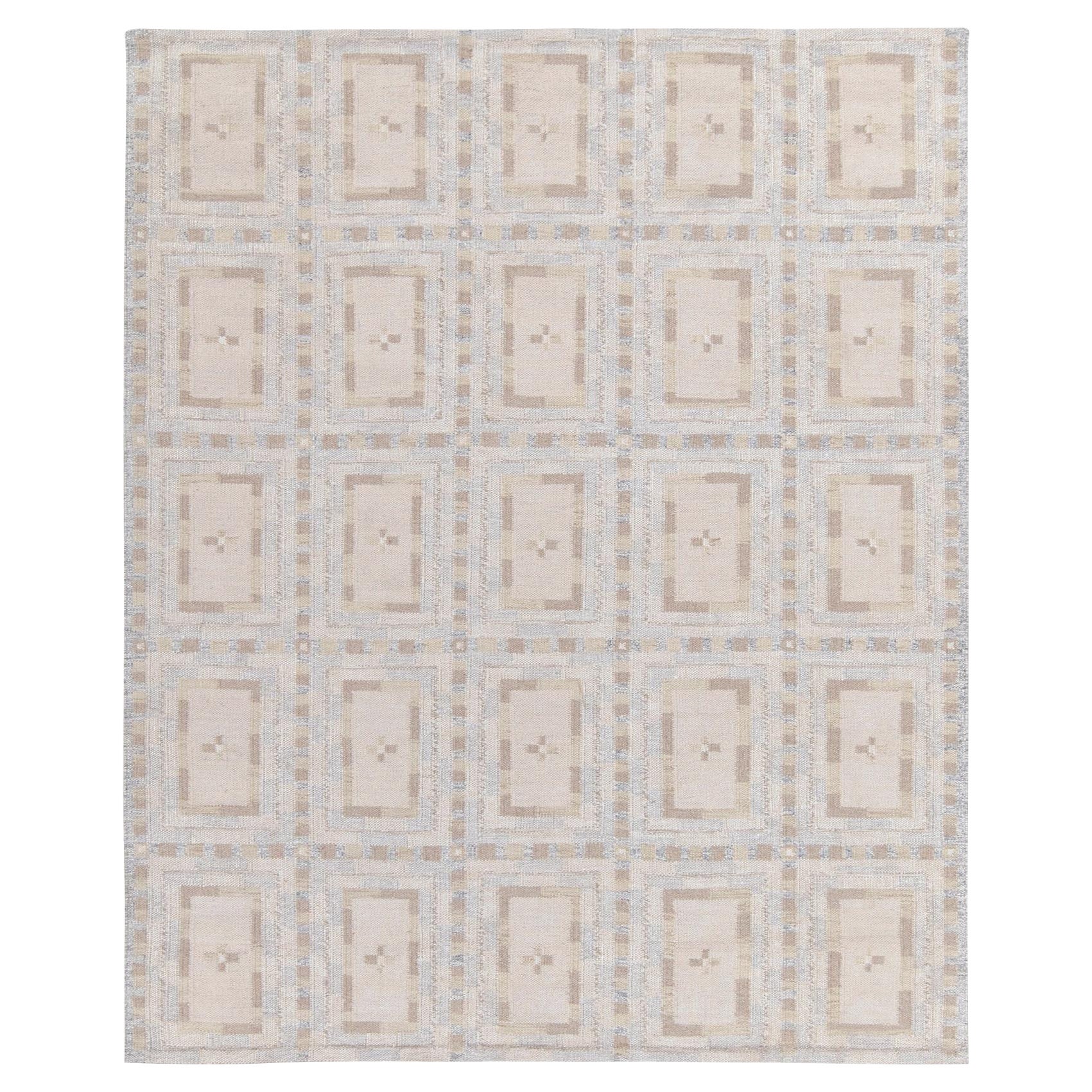 Skandinavischer Kelim-Teppich im skandinavischen Stil in Weiß, Beige mit geometrischem Muster von Rug & Kilim