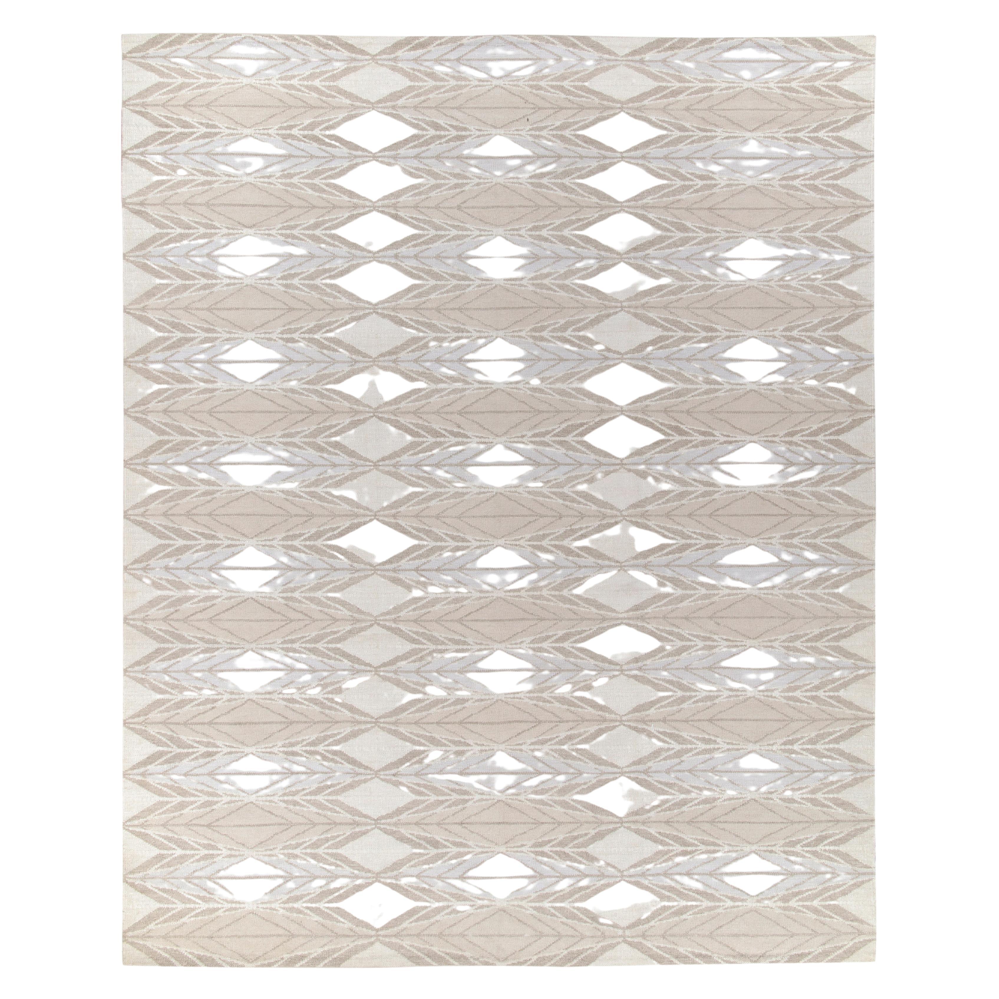 Rug & Kilim's Scandinavian Style Kilim Rug in White, Beige Geometric Pattern For Sale