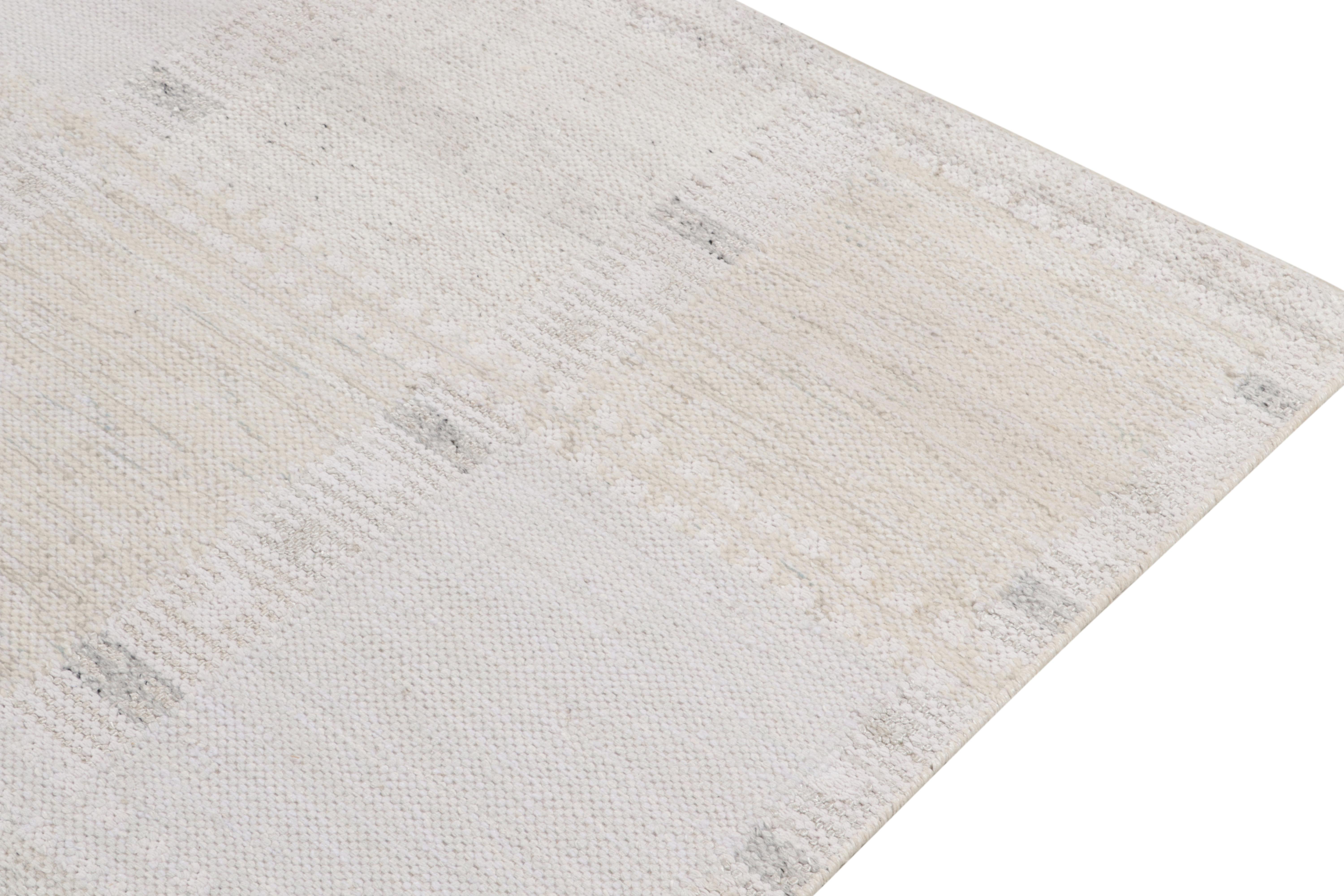 Hand-Knotted Rug & Kilim's Scandinavian Style Kilim Rug in White, Greige Geometric Pattern For Sale