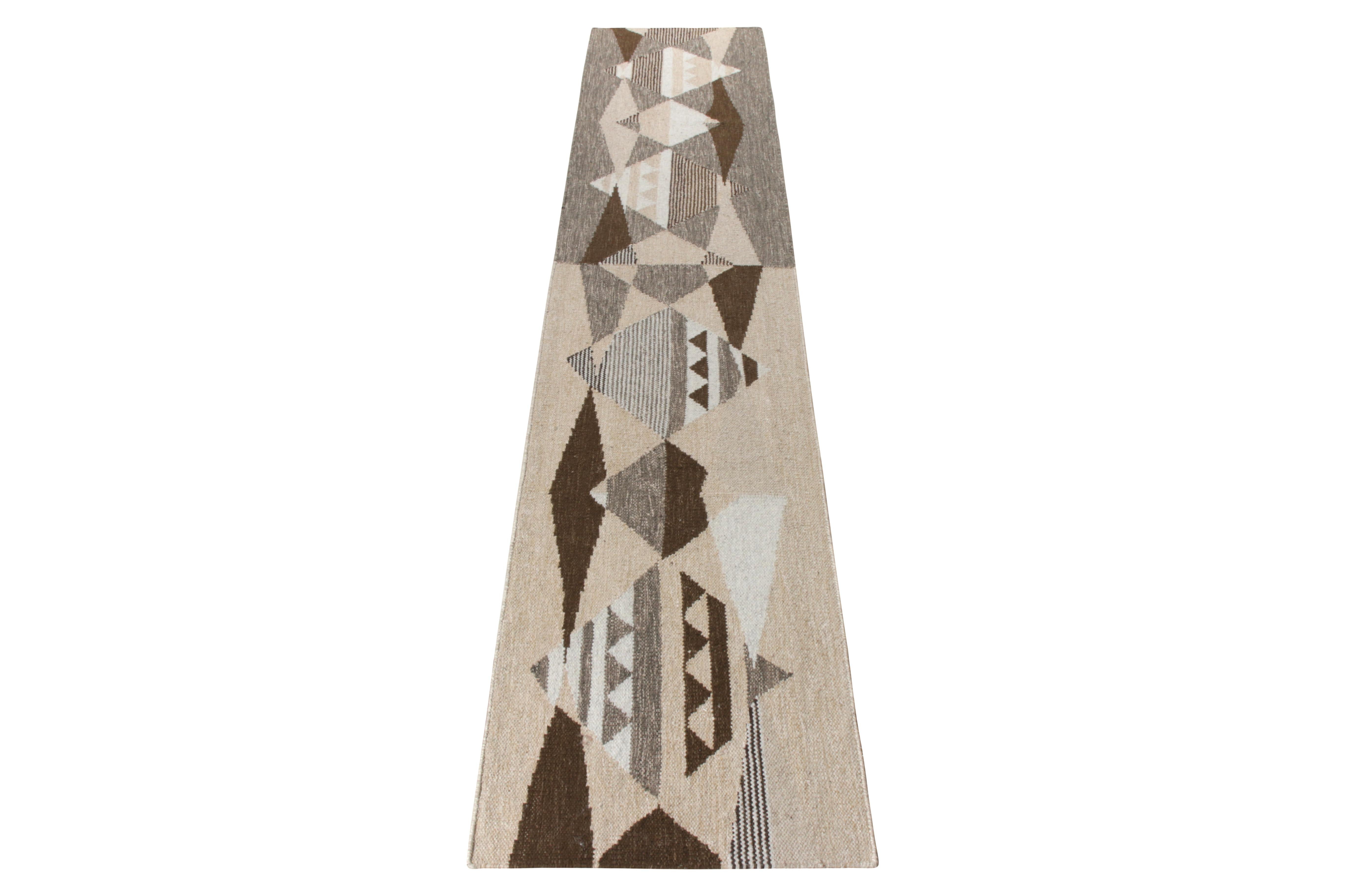 A 3x14 addition to Rug & Kilim’s award-winning Scandinavian flat weave collection. Featuring a scintillating geometric pattern in beige-brown, white and gray, the Kilim runner draws attention towards the dextrous employment of geometry where the