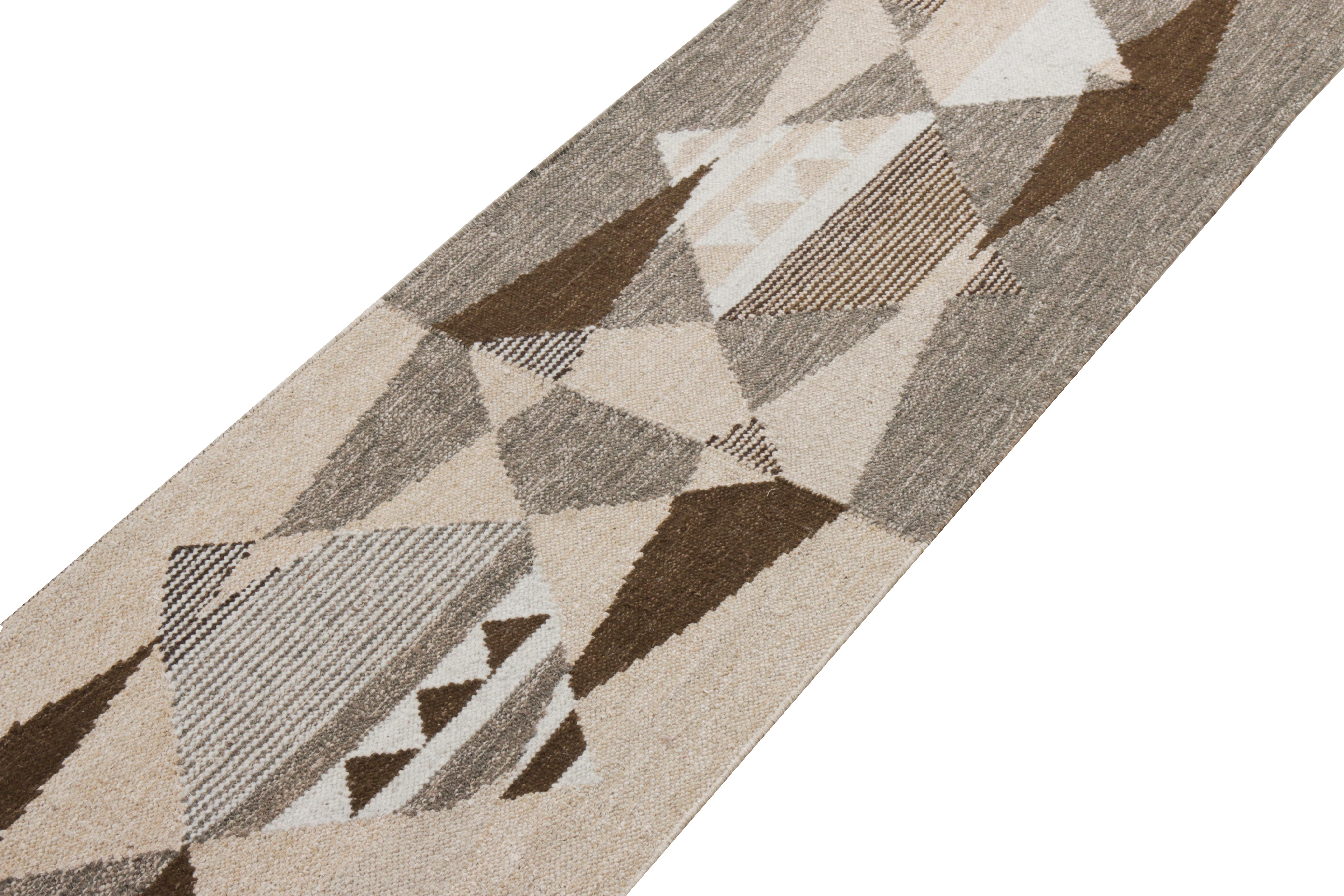 Indiano Rug & Kilim - Runner Kilim in stile scandinavo Beige-Marrone-Grigio con motivo geometrico in vendita