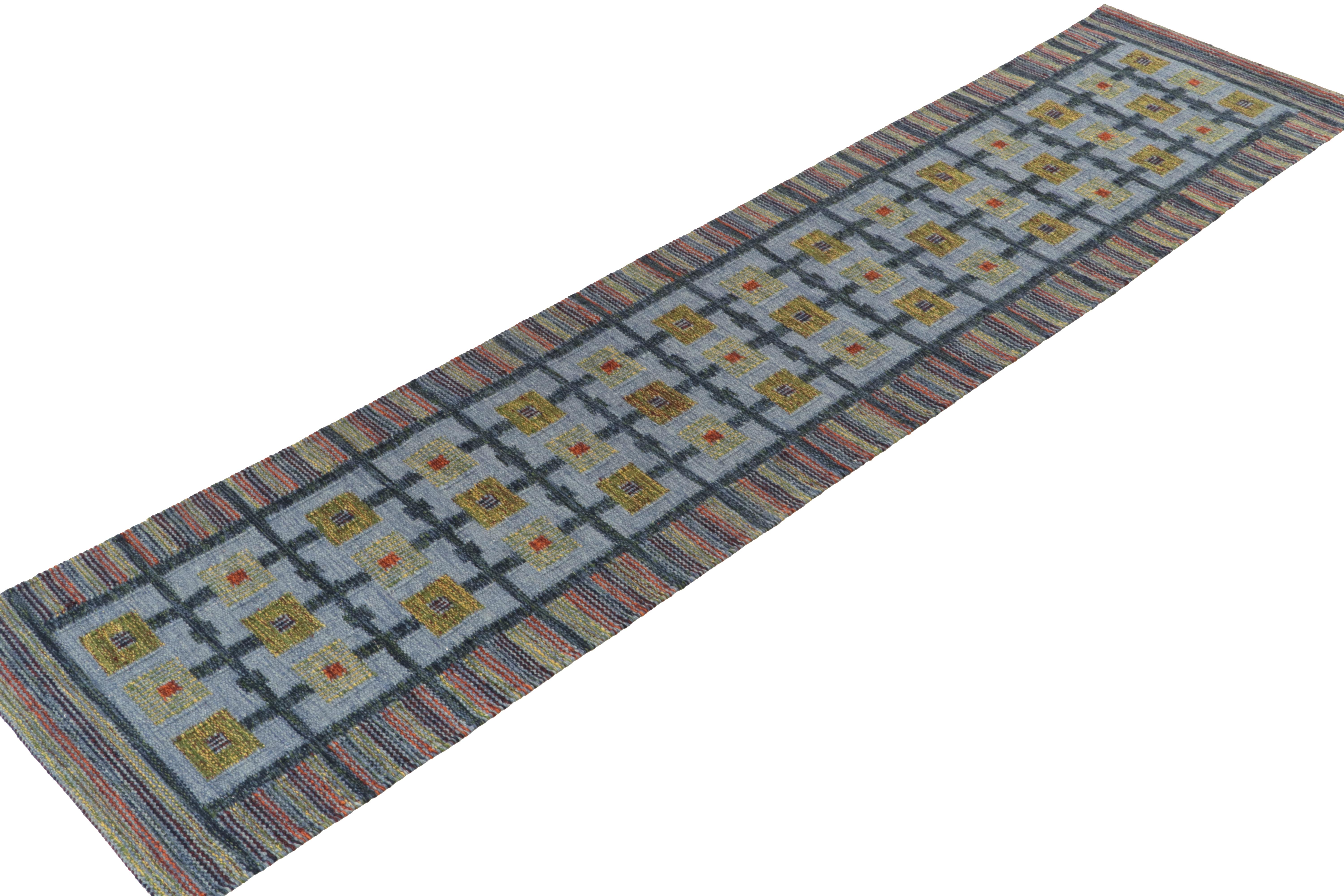 Skandinavischer Kilim Läufer in Blau, Grün Geometrisches Muster von Rug & Kilim (Skandinavische Moderne) im Angebot