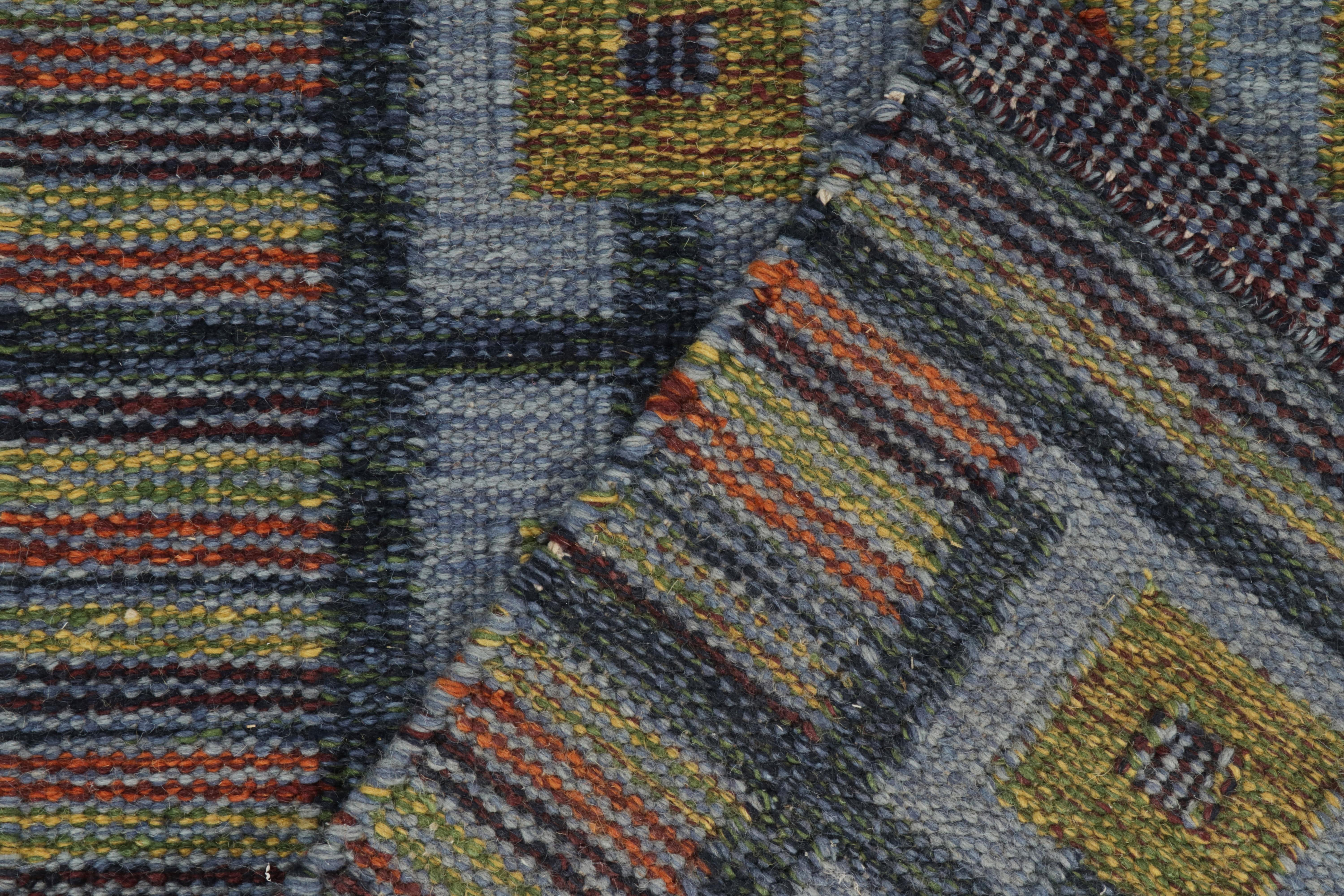 Skandinavischer Kilim Läufer in Blau, Grün Geometrisches Muster von Rug & Kilim (21. Jahrhundert und zeitgenössisch) im Angebot