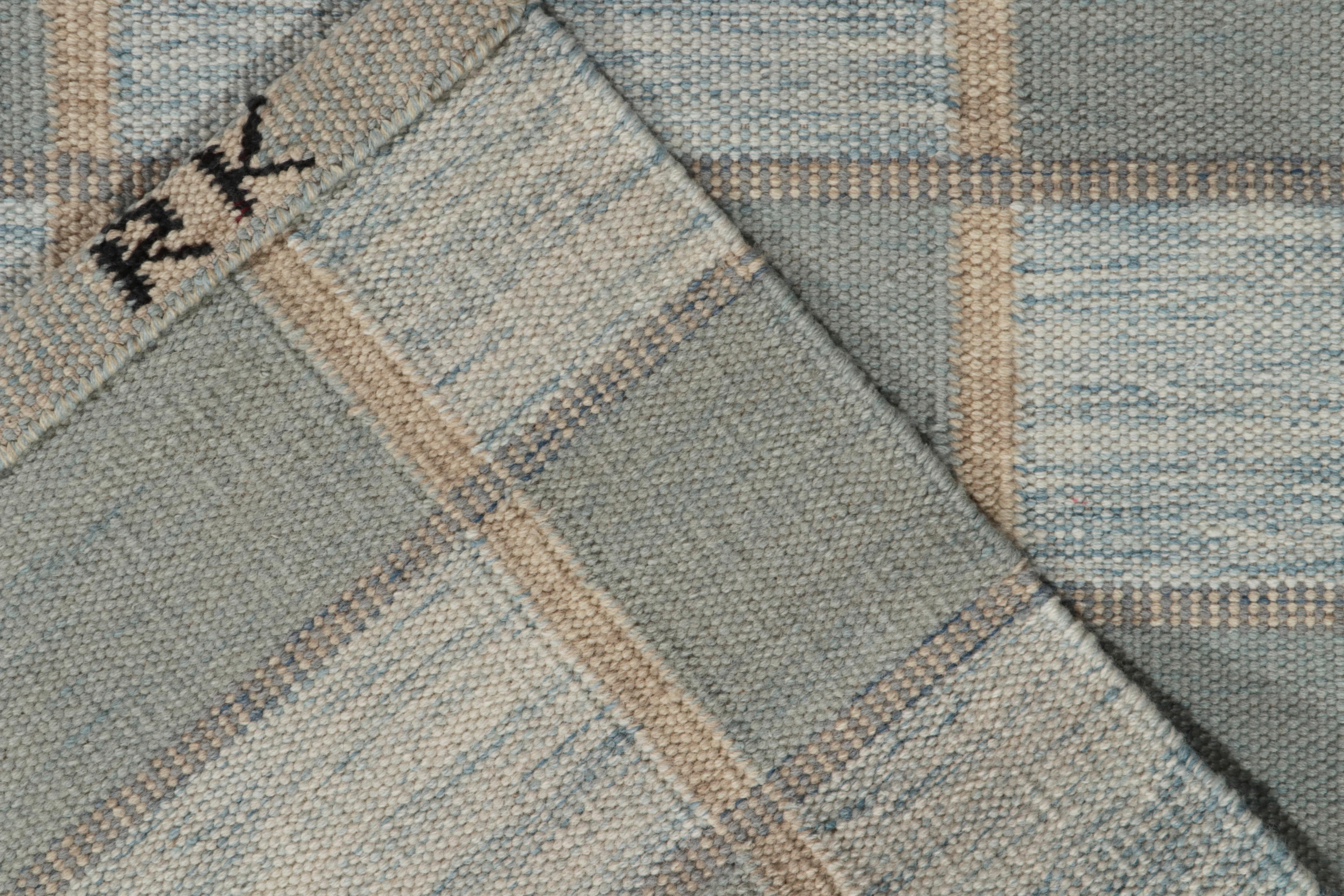 Skandinavischer Kilim-Läufer mit geometrischem Muster in Blau und Weiß von Rug & Kilim (21. Jahrhundert und zeitgenössisch) im Angebot