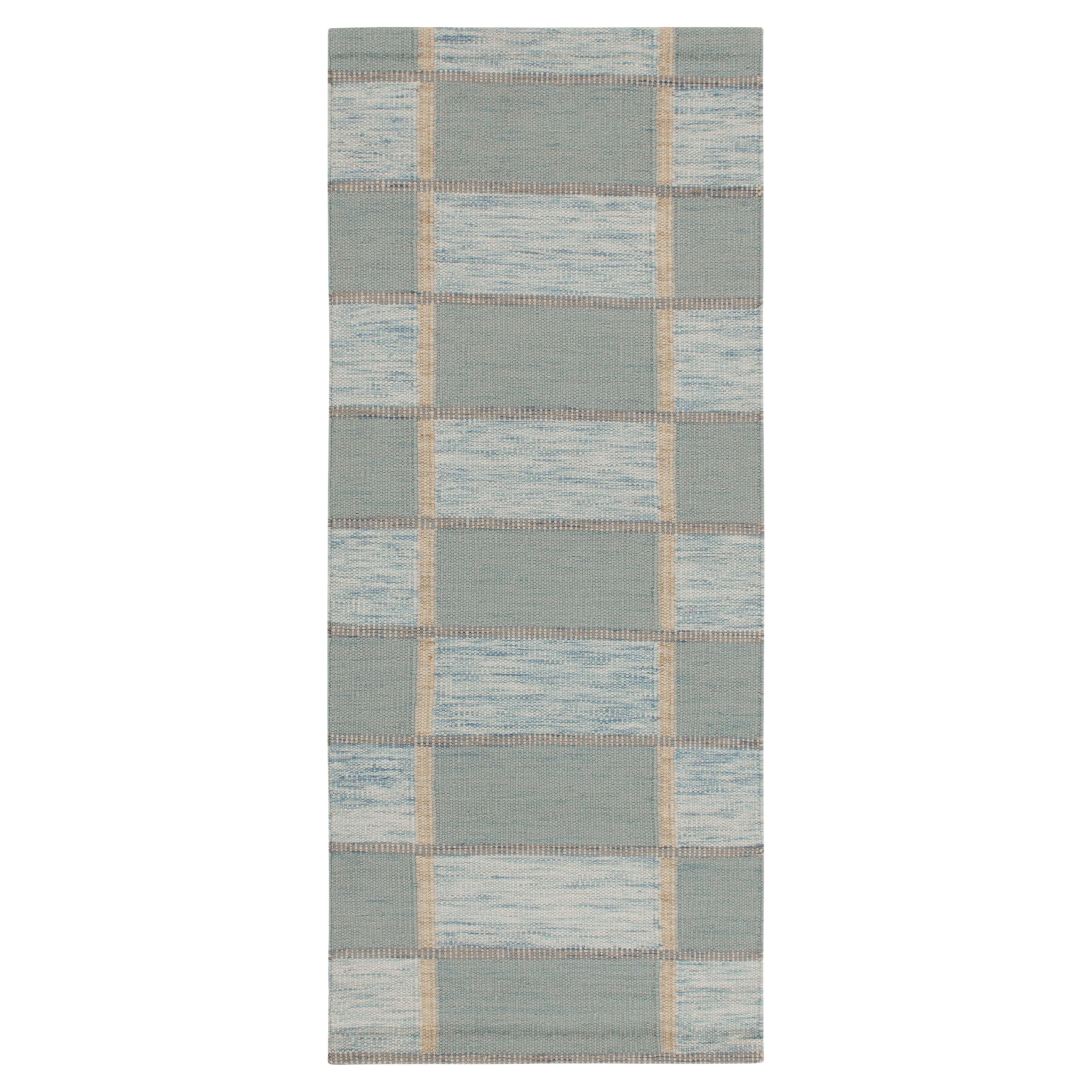 Skandinavischer Kilim-Läufer mit geometrischem Muster in Blau und Weiß von Rug 
Kilim im Angebot