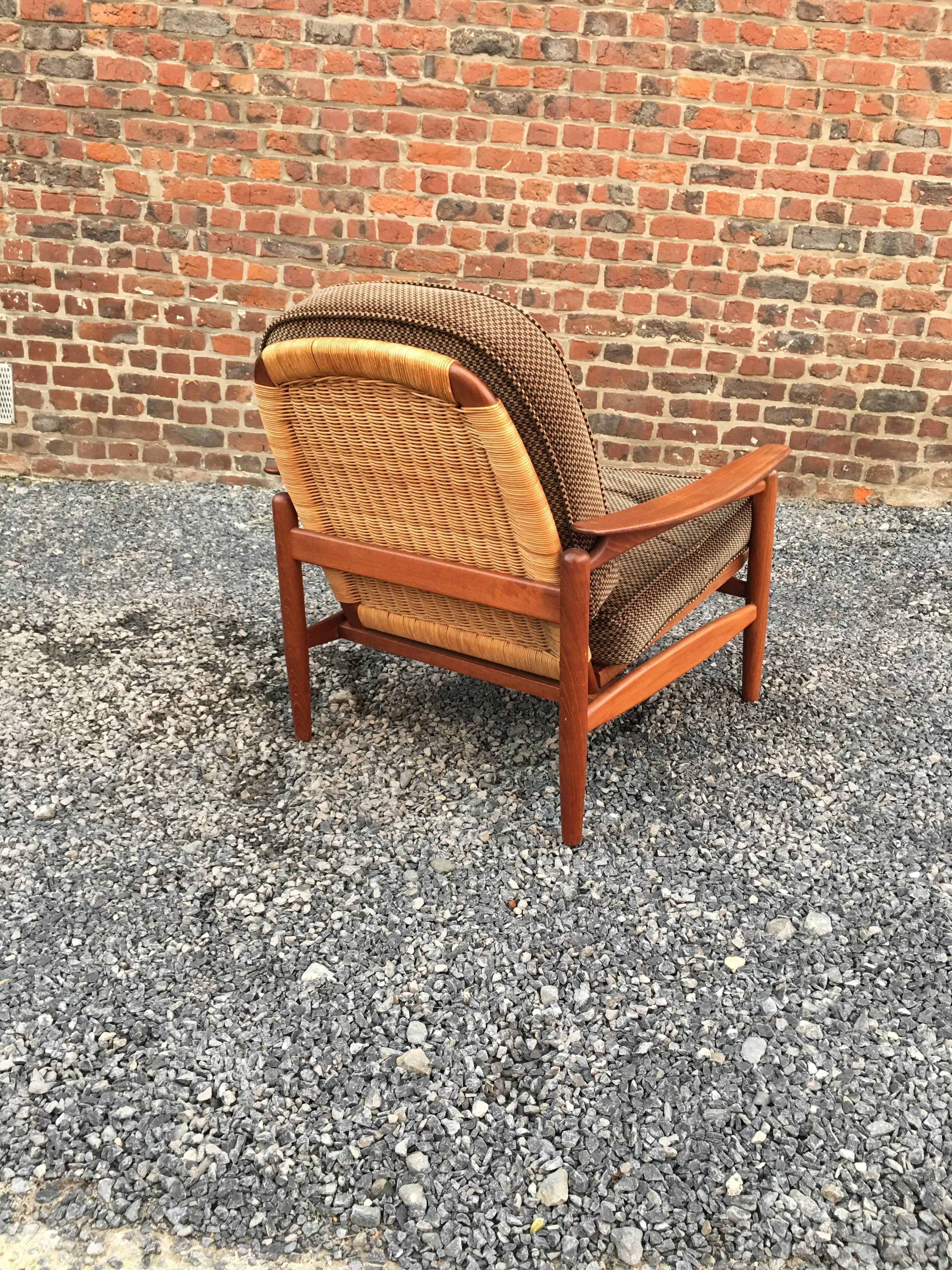 Scandinavian Style Living Room in Teak and Rattan, circa 1960-1970 For Sale 4