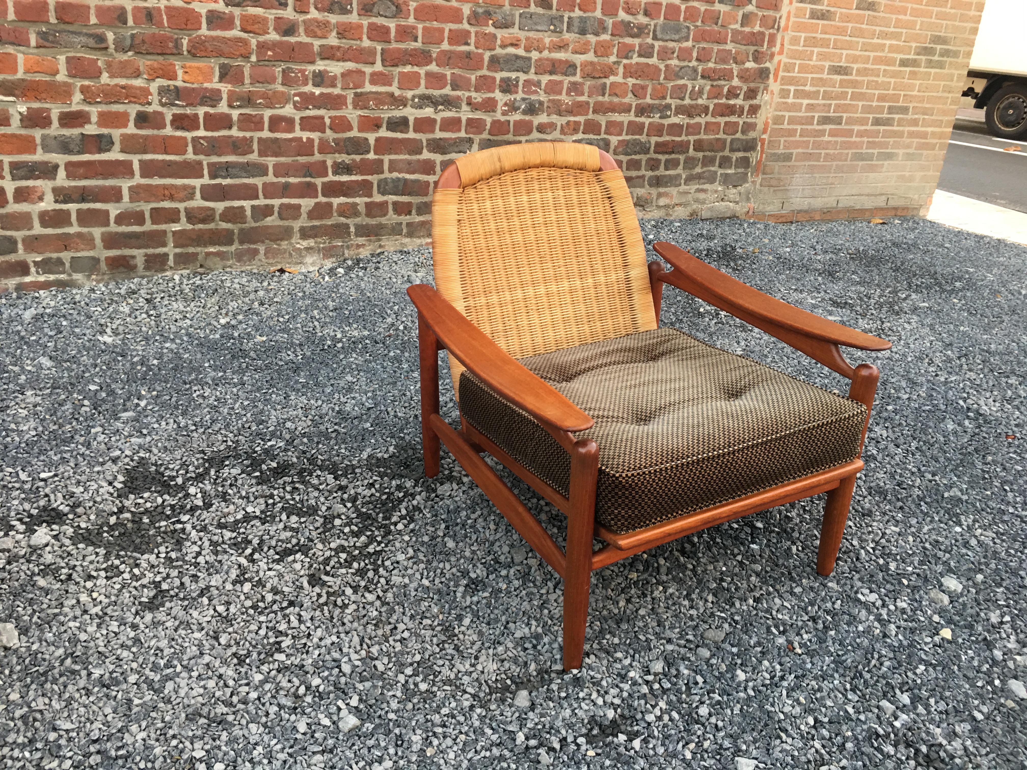 Scandinavian Style Living Room in Teak and Rattan, circa 1960-1970 For Sale 1