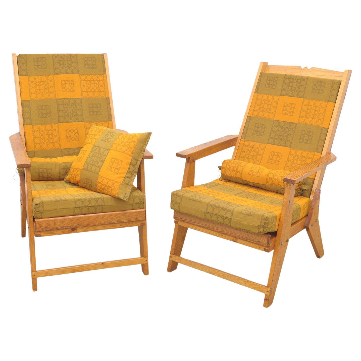 Fauteuils énormes de style scandinave vintage, fabriqués dans les années 1970.

La structure est en bois de pin, les chaises ont des coussins originaux.

En très bon état Vintage, montrant de légers signes d'âge et d'utilisation.

Le prix correspond