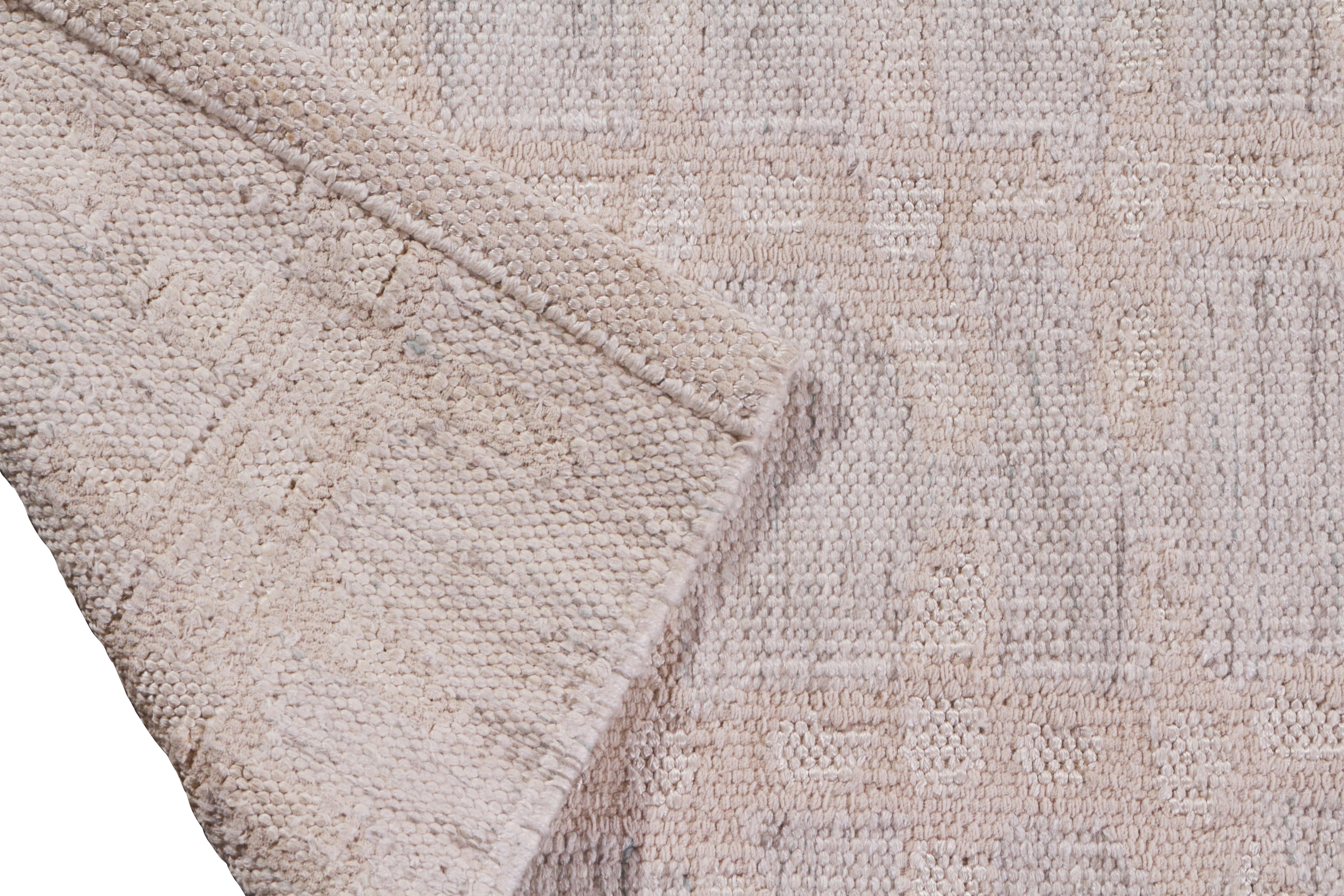 Teppich & Kelim-Teppich im skandinavischen Stil mit geometrischem Beige- und Silbergrau-Muster (Handgewebt) im Angebot