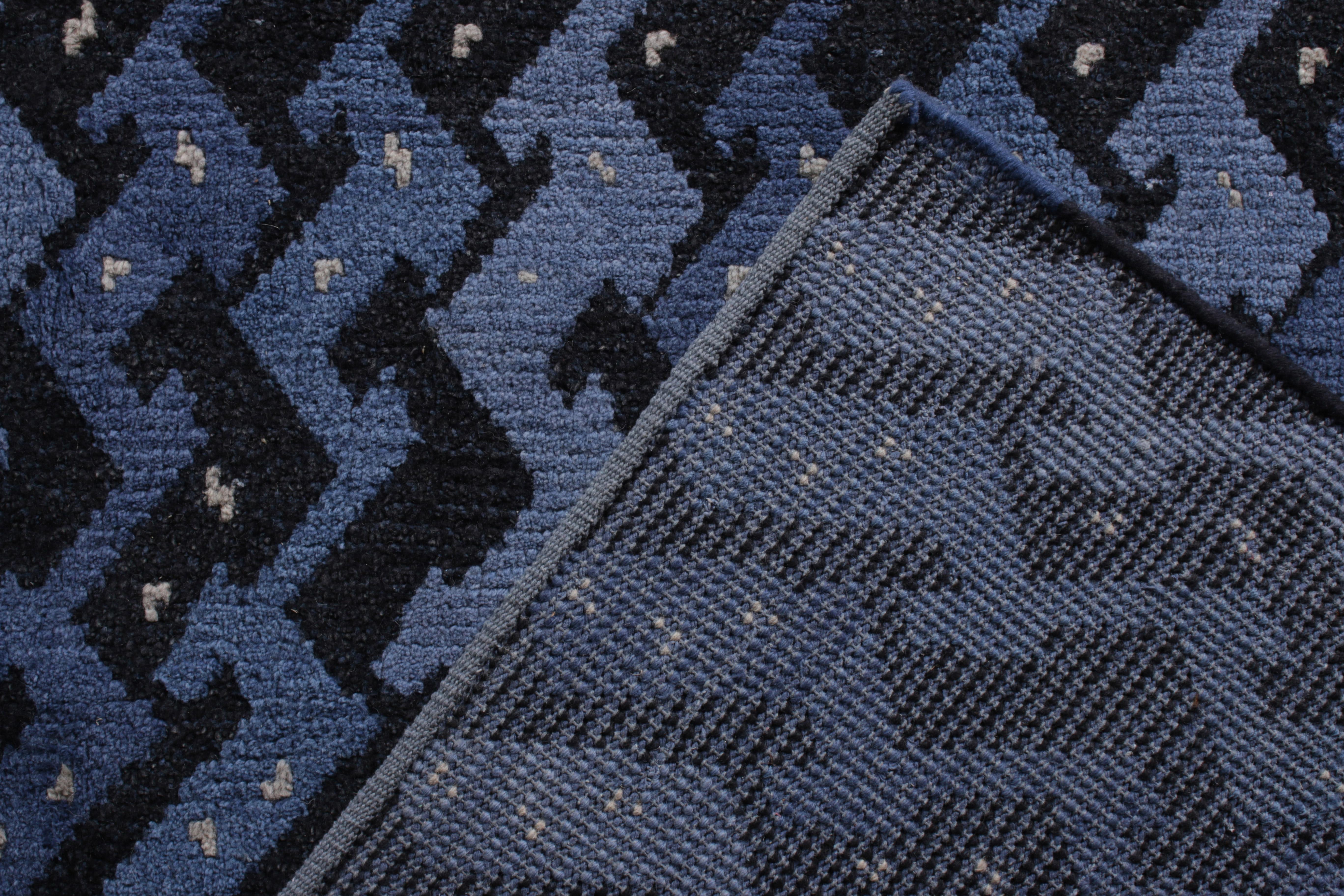 Alfombra de estilo escandinavo de Rug & Kilim con diseño geométrico azul y negro Tejido a mano en venta