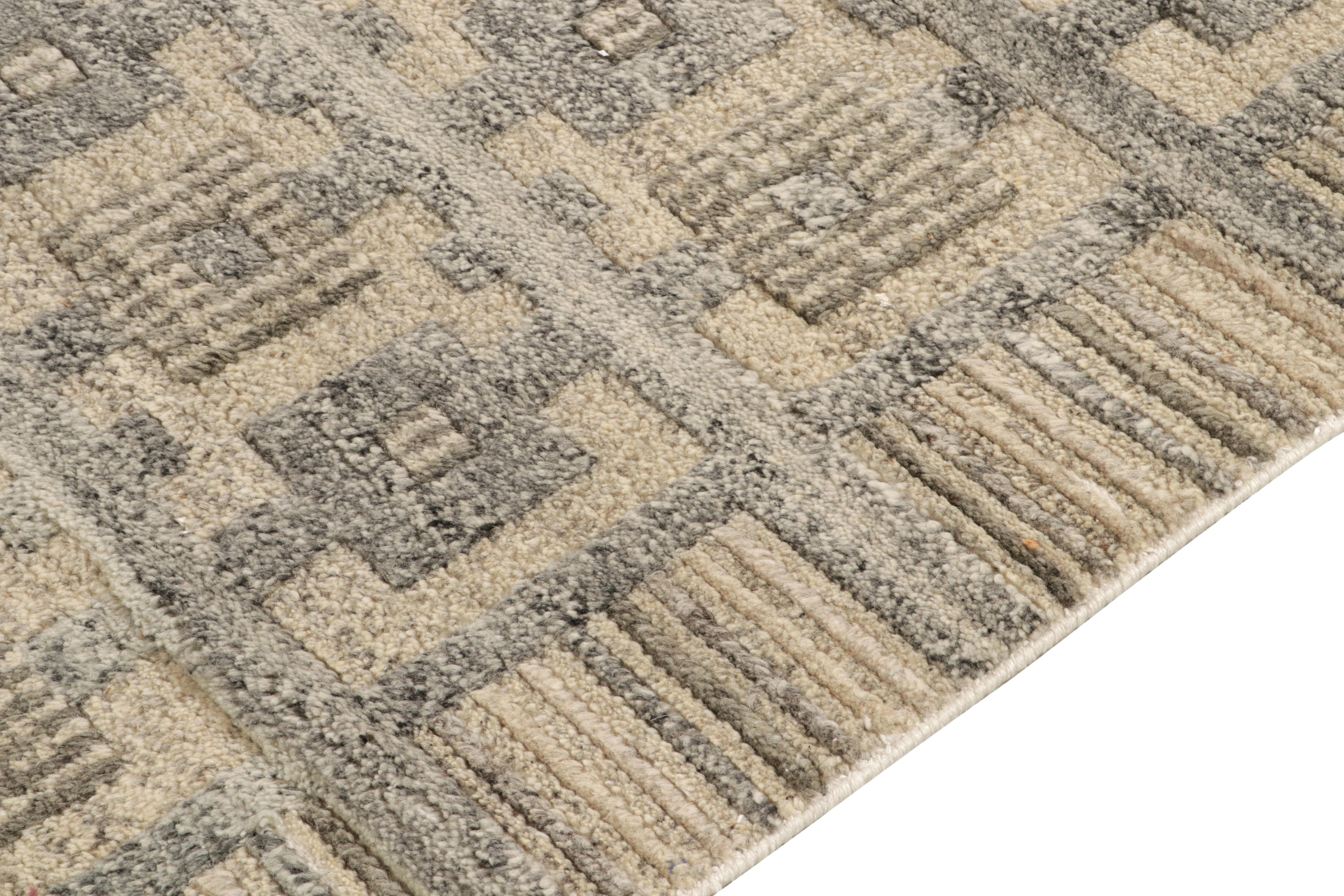 Rug & Kilim's Scandinavian Style Rug in Gray, Beige Geometric Pattern In New Condition For Sale In Long Island City, NY
