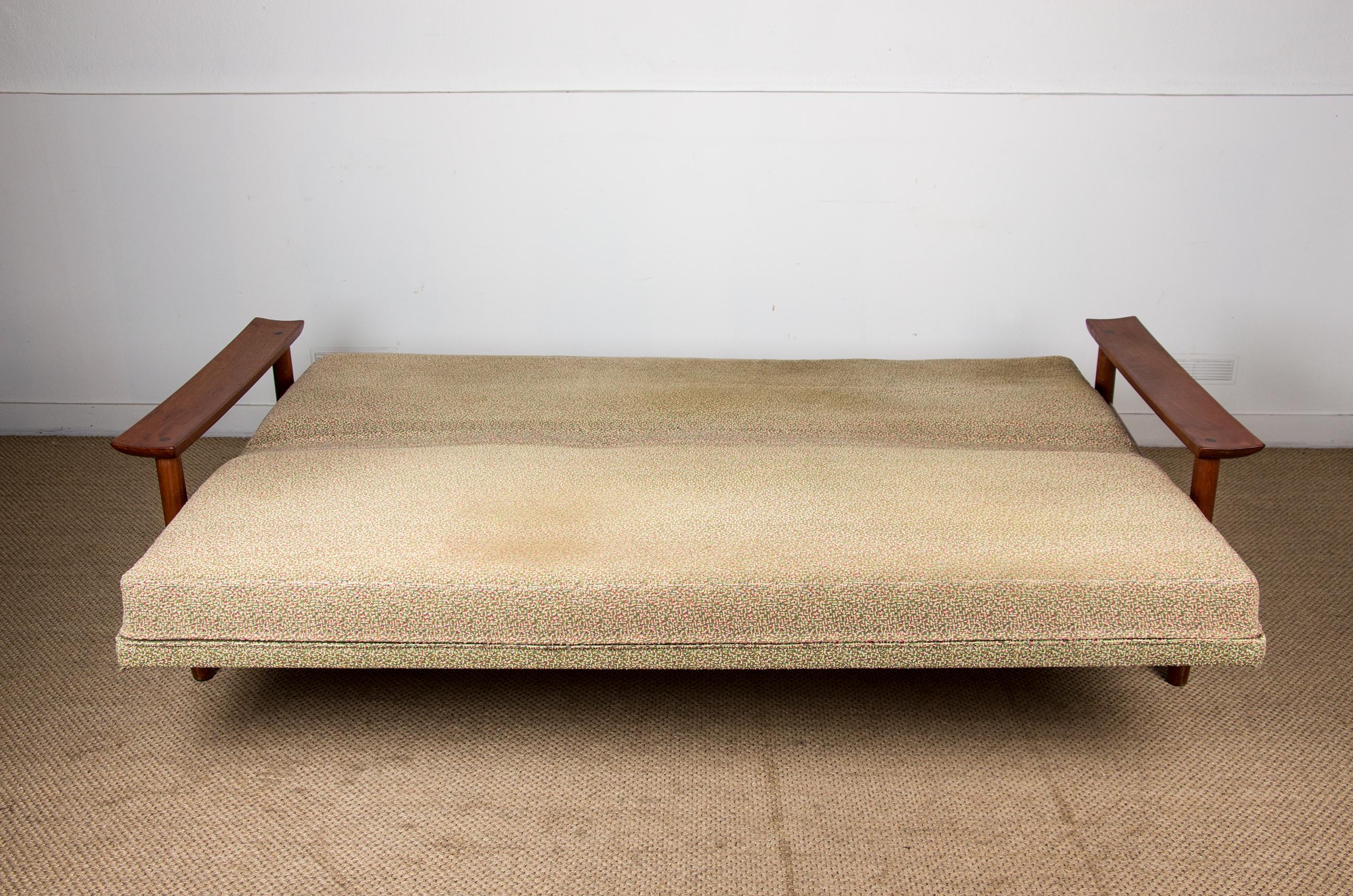 Canapé/lit de 4 places en teck massif et tissu de style scandinave par Gerard Guermonprez 7