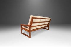 Skandinavisches Dreisitzer-Sofa aus Teakholz, neu gepolstert mit hafermehlfarbenem Stoff, ca. 1980er Jahre