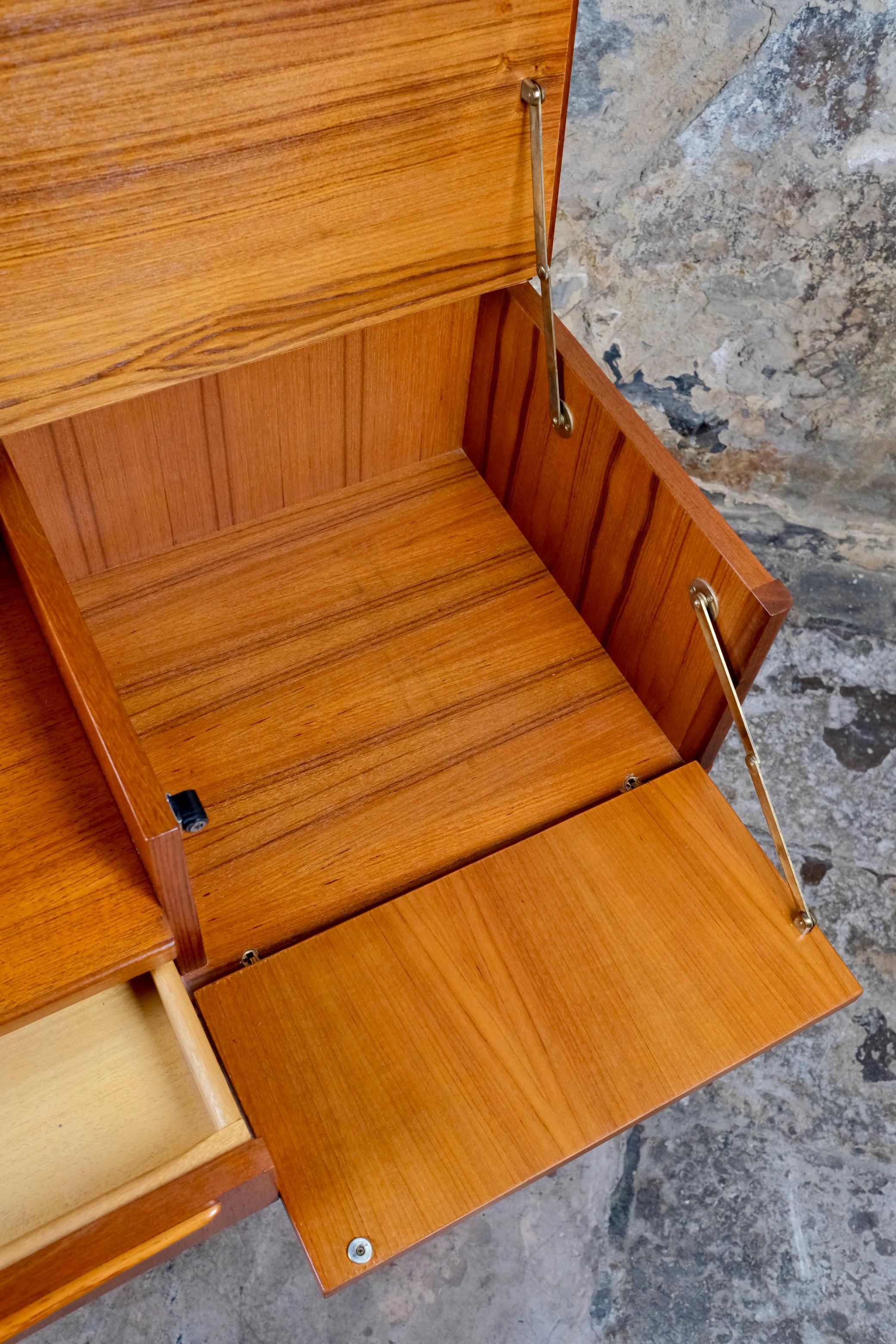 Scandinavian-style teak vanity table, made in France, 1960s 3