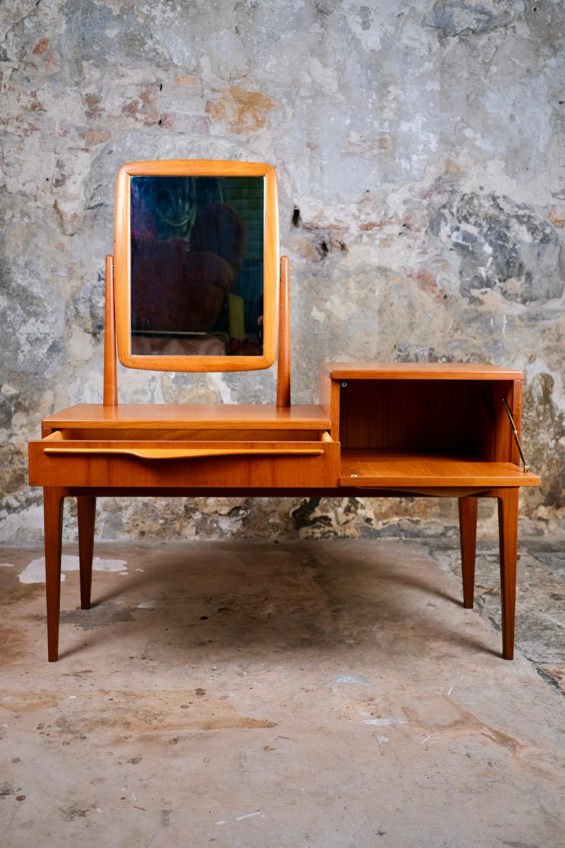 French Scandinavian-style teak vanity table, made in France, 1960s