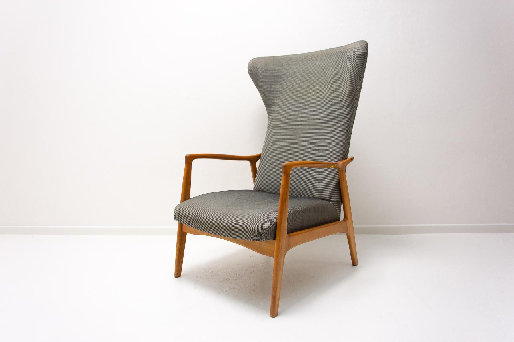 Scandinavian Style Wingback Chair with a Pouffe by Krásna Jizba, 1960s In Good Condition In Prague 8, CZ