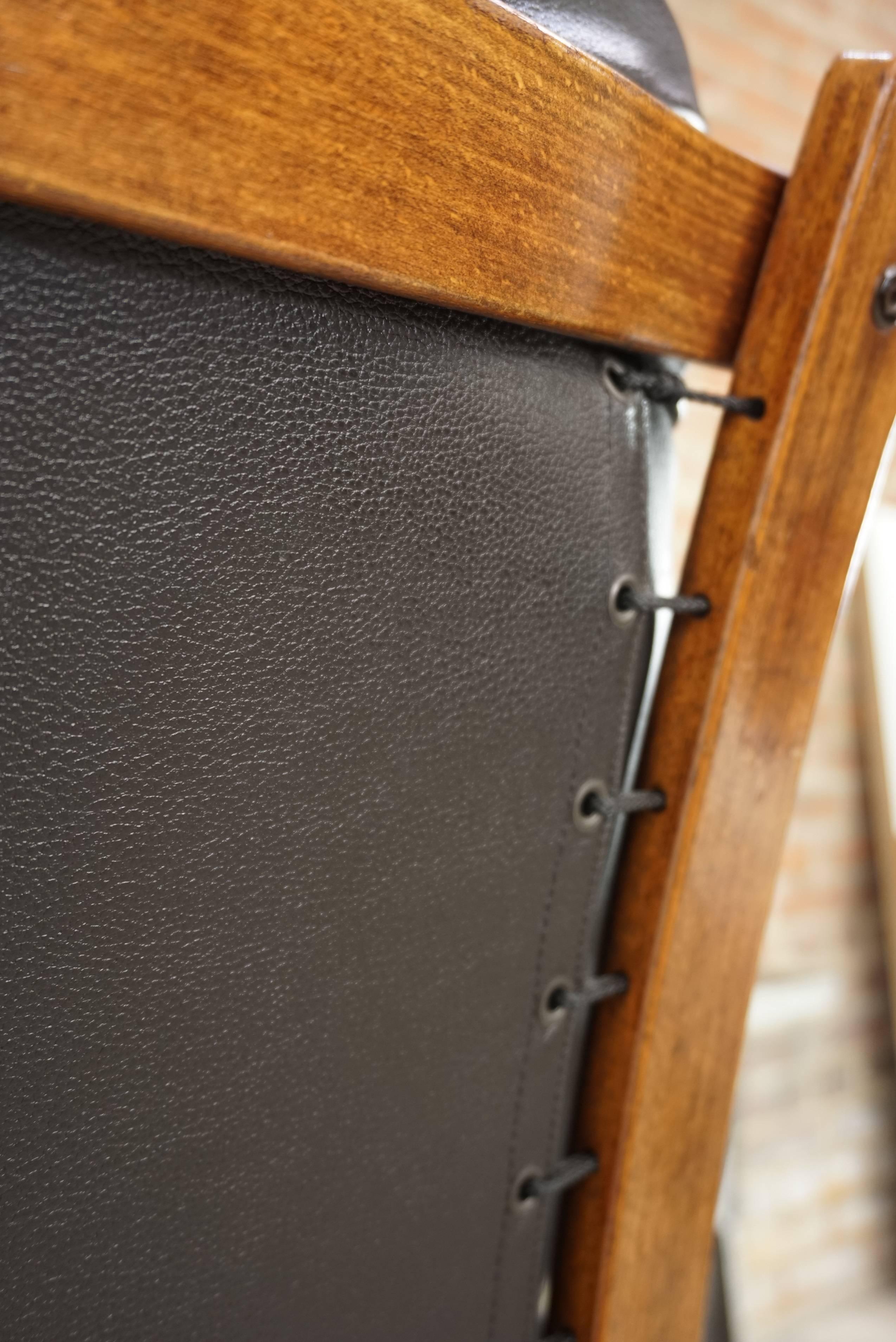 Drehbarer Bürosessel aus Holz und schwarzem Leder im skandinavischen Stil 9