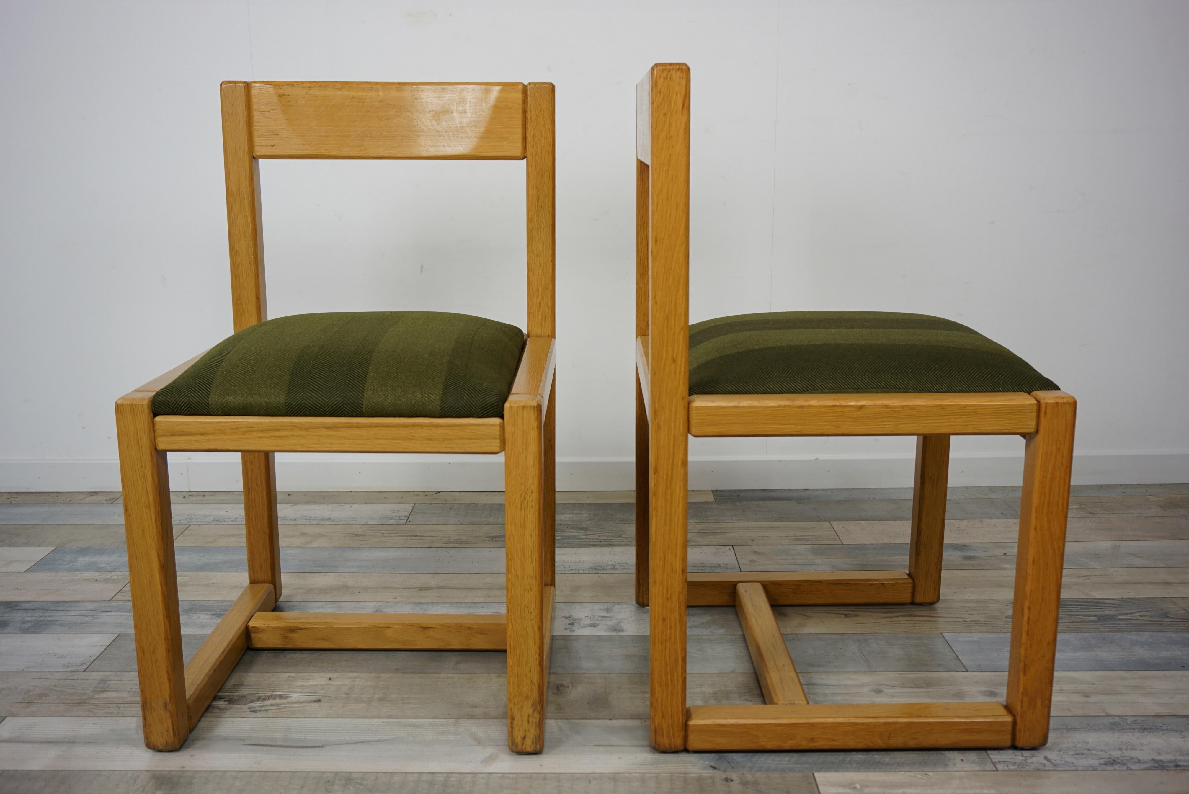Scandinave moderne Ensemble de 6 chaises de salle à manger en bois et tissu de style scandinave en vente
