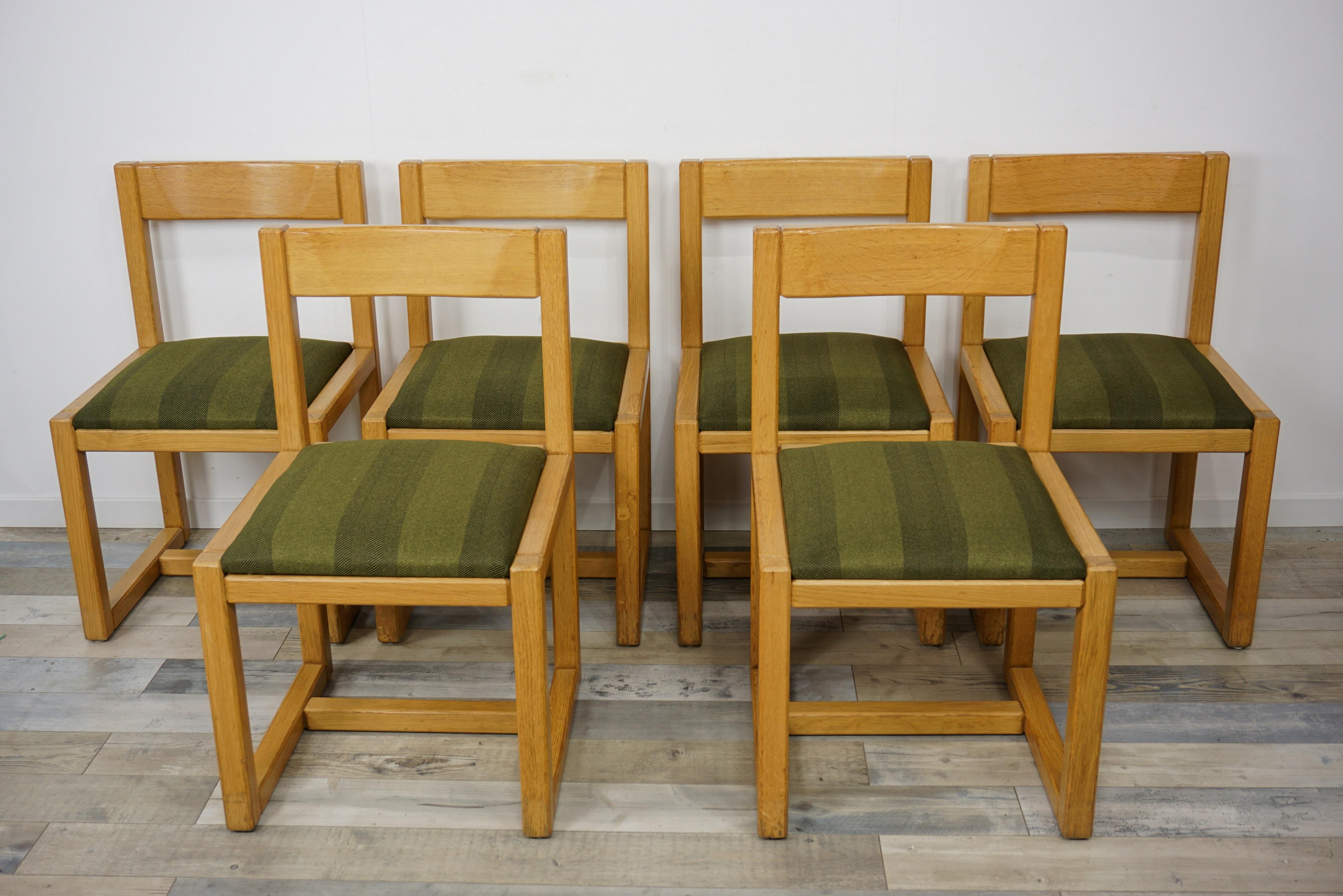 20ième siècle Ensemble de 6 chaises de salle à manger en bois et tissu de style scandinave en vente