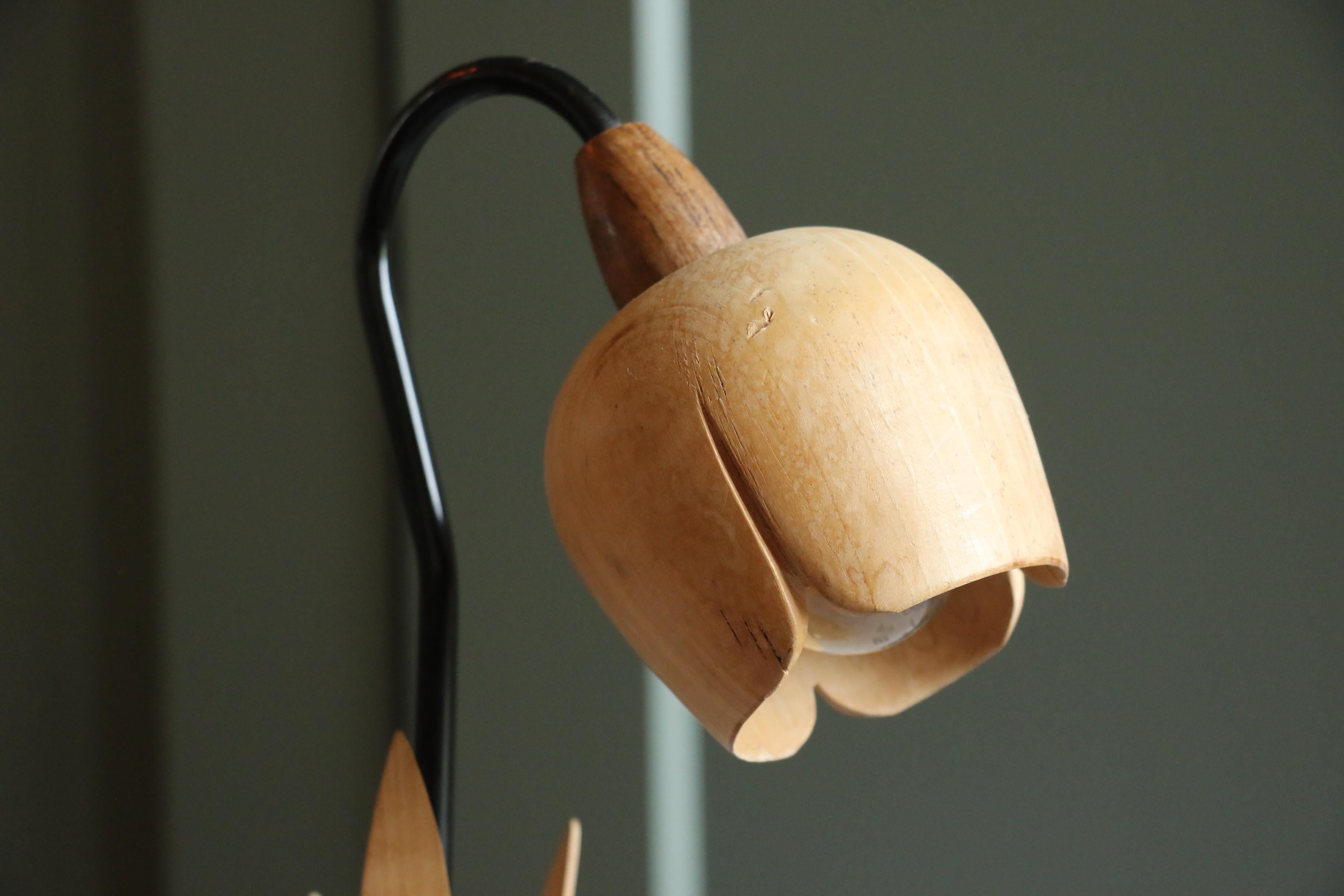 Skandinavischer Stil Holz Tulip Tischlampe, handgefertigt Mitte 20. im Zustand „Gut“ im Angebot in Camblanes et Meynac, FR