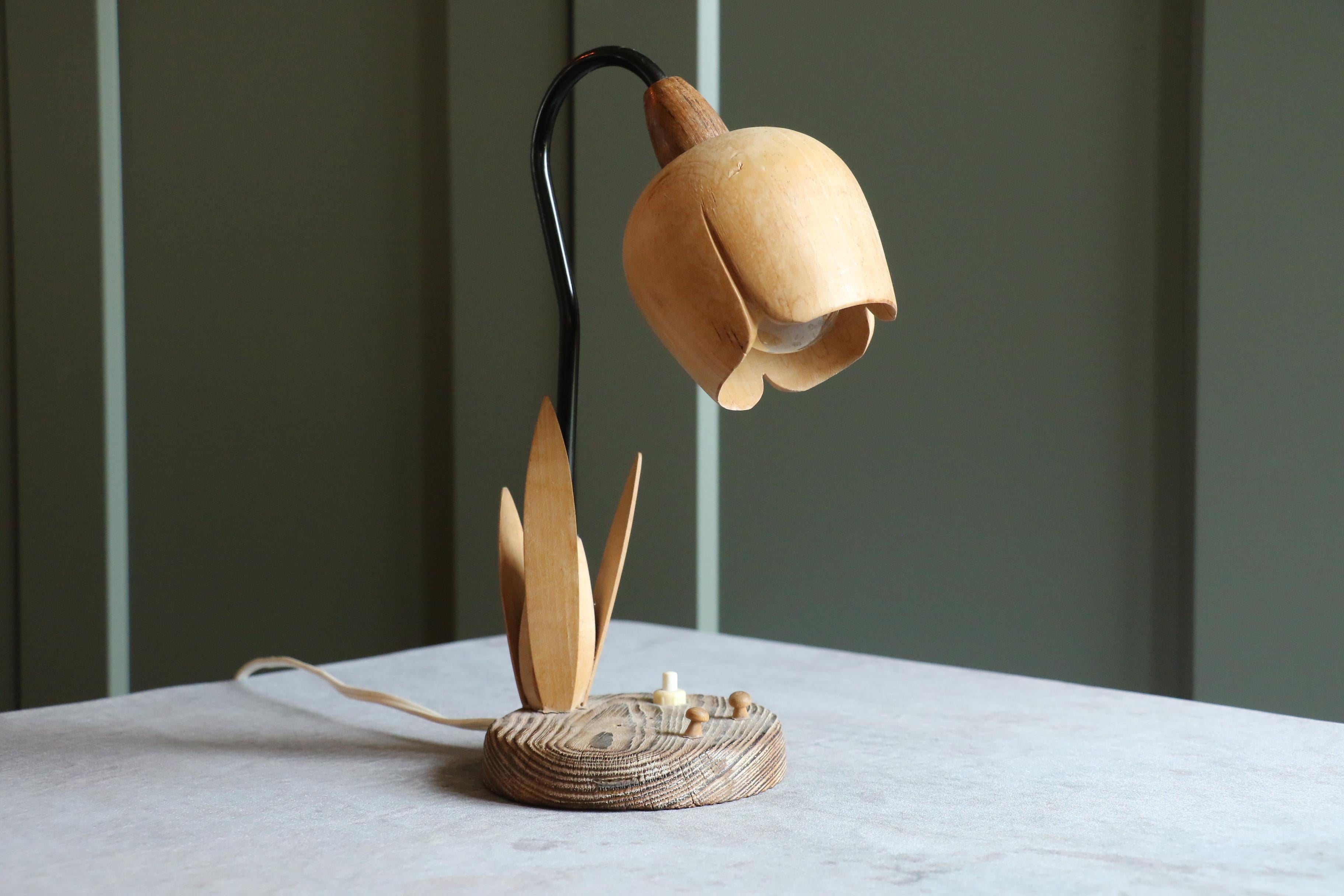 Skandinavischer Stil Holz Tulip Tischlampe, handgefertigt Mitte 20. im Angebot 1