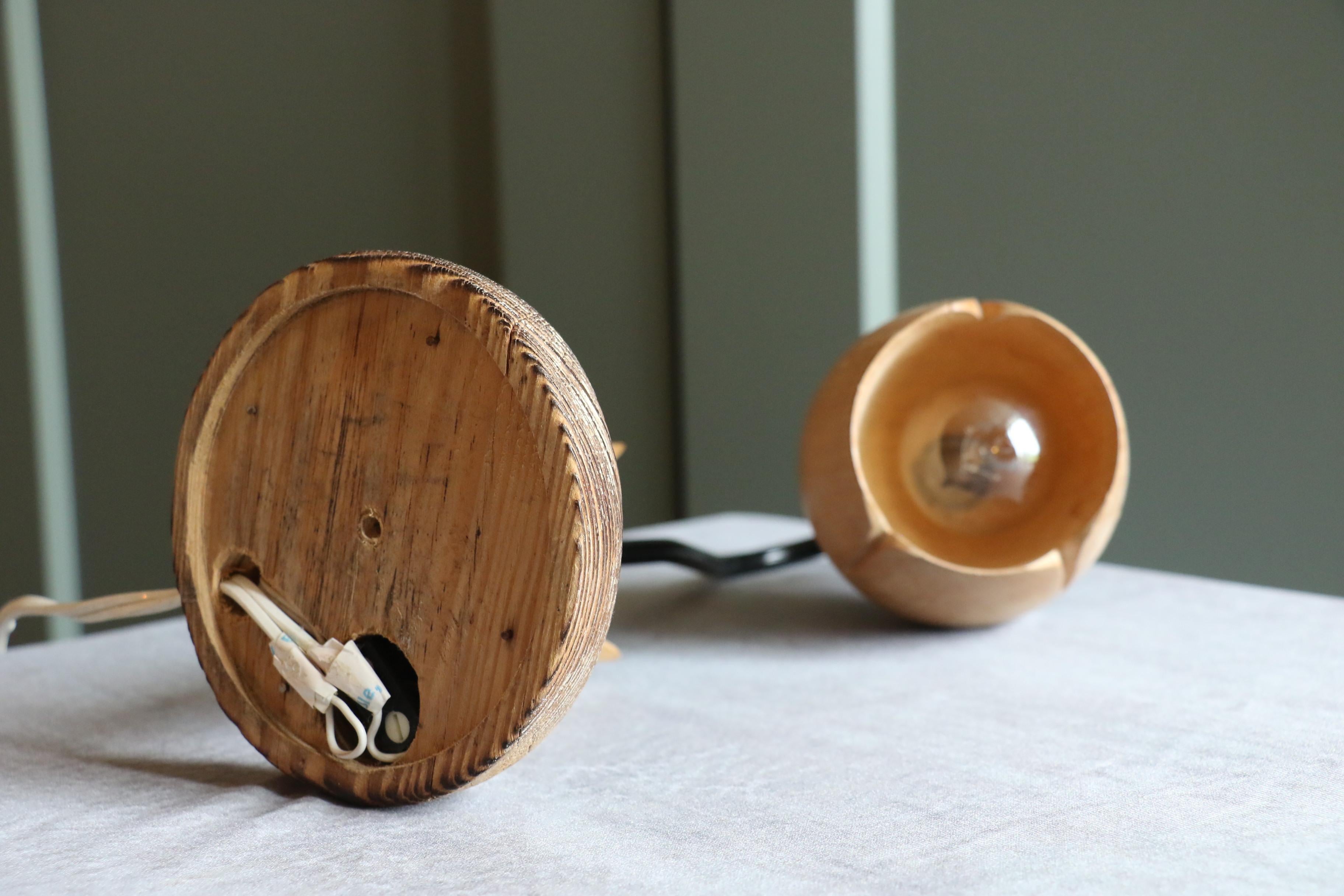 Skandinavischer Stil Holz Tulip Tischlampe, handgefertigt Mitte 20. im Angebot 2