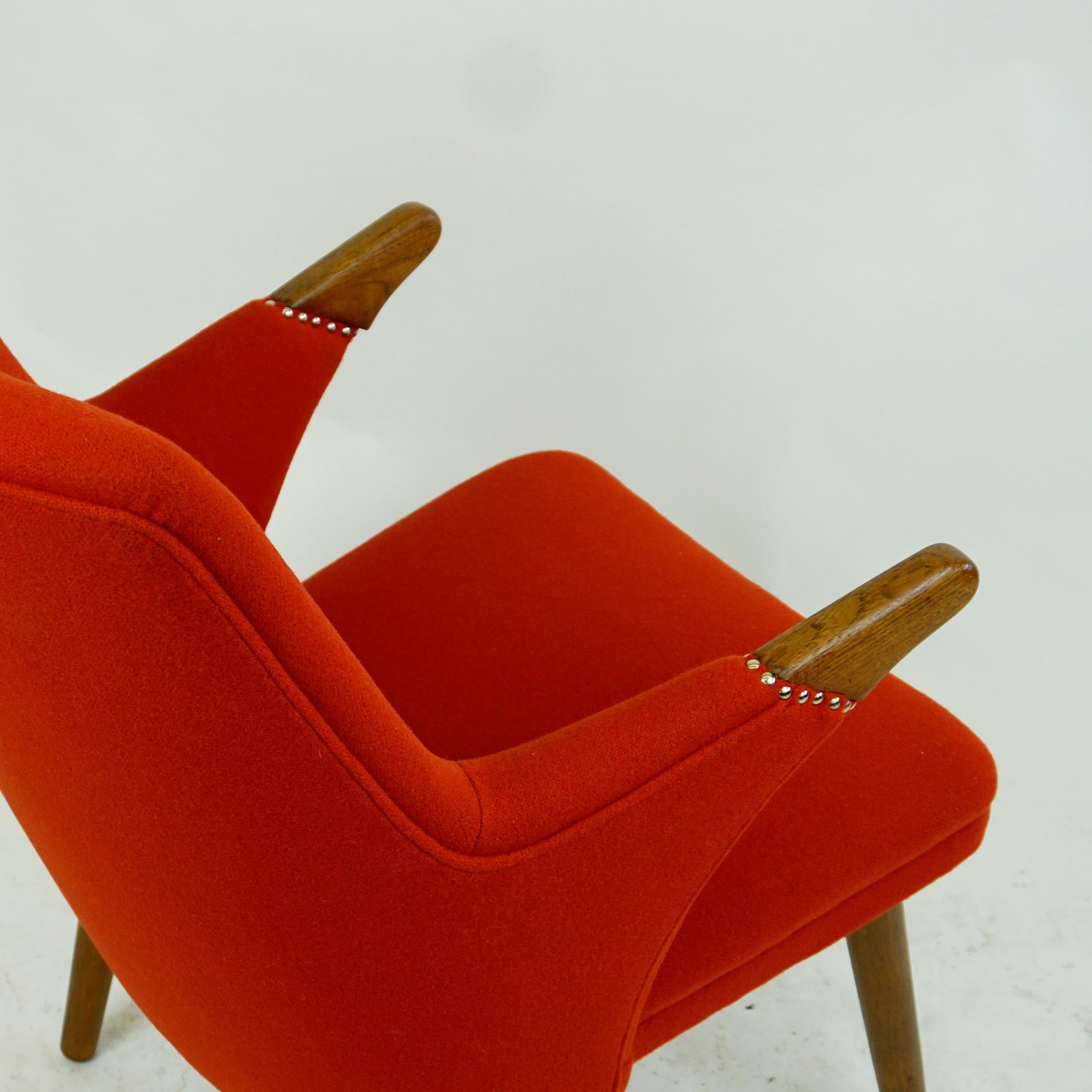 Scandinavian Svend Skipper Mini Bear Teak Lounge Chair with New Red Fabric For Sale 8