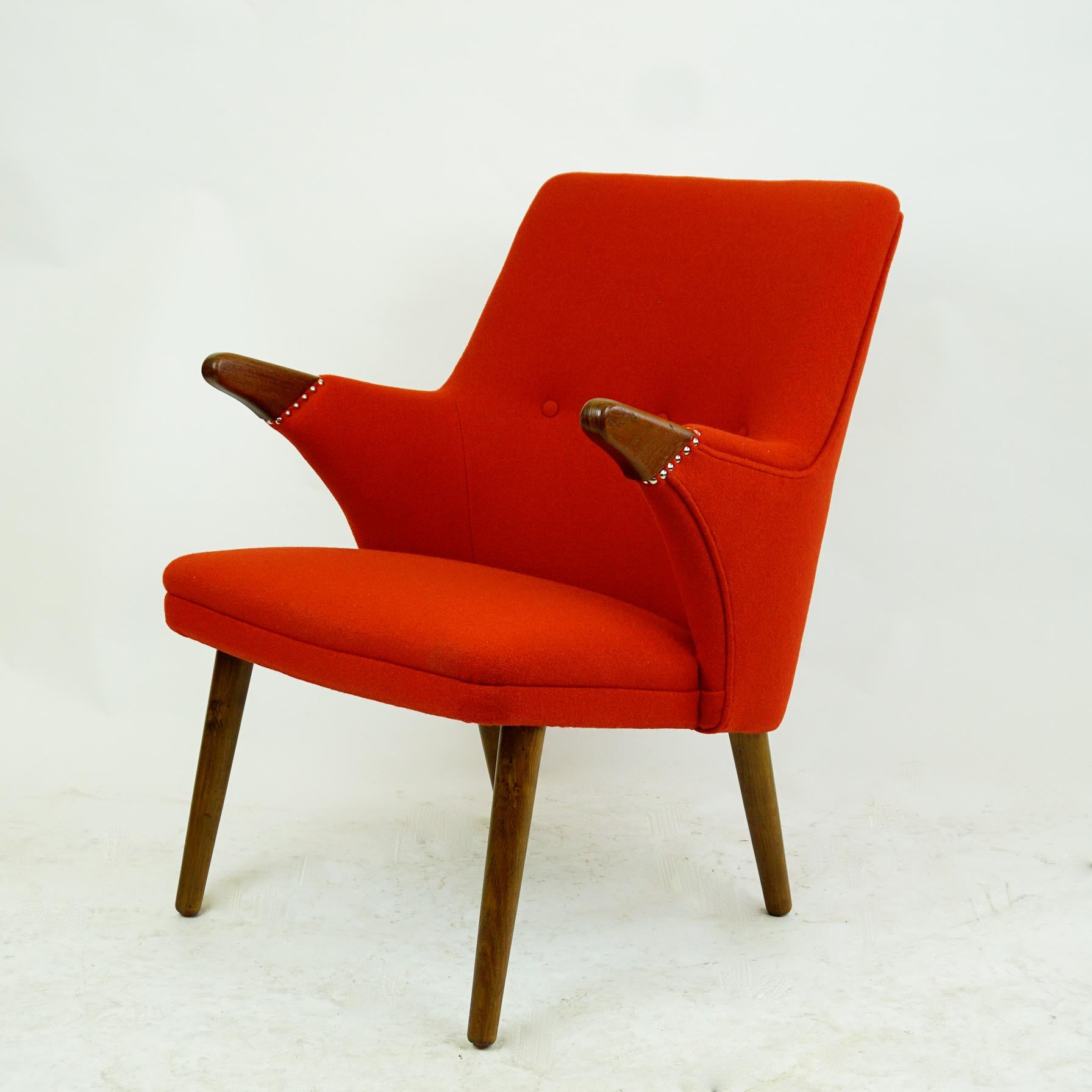 Danish Scandinavian Svend Skipper Mini Bear Teak Lounge Chair with New Red Fabric For Sale