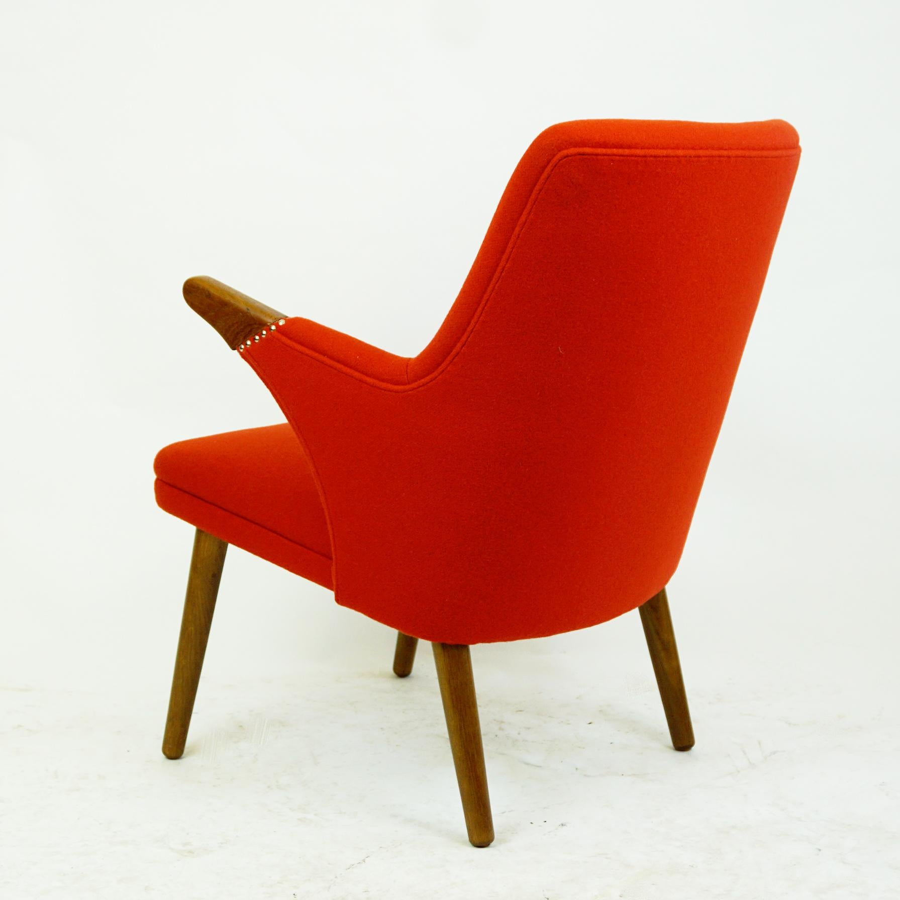 Mid-20th Century Scandinavian Svend Skipper Mini Bear Teak Lounge Chair with New Red Fabric For Sale