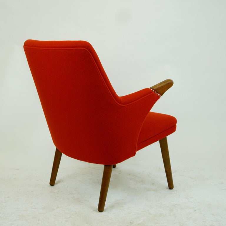 Scandinavian Svend Skipper Mini Bear Teak Lounge Chair with New Red Fabric For Sale 3