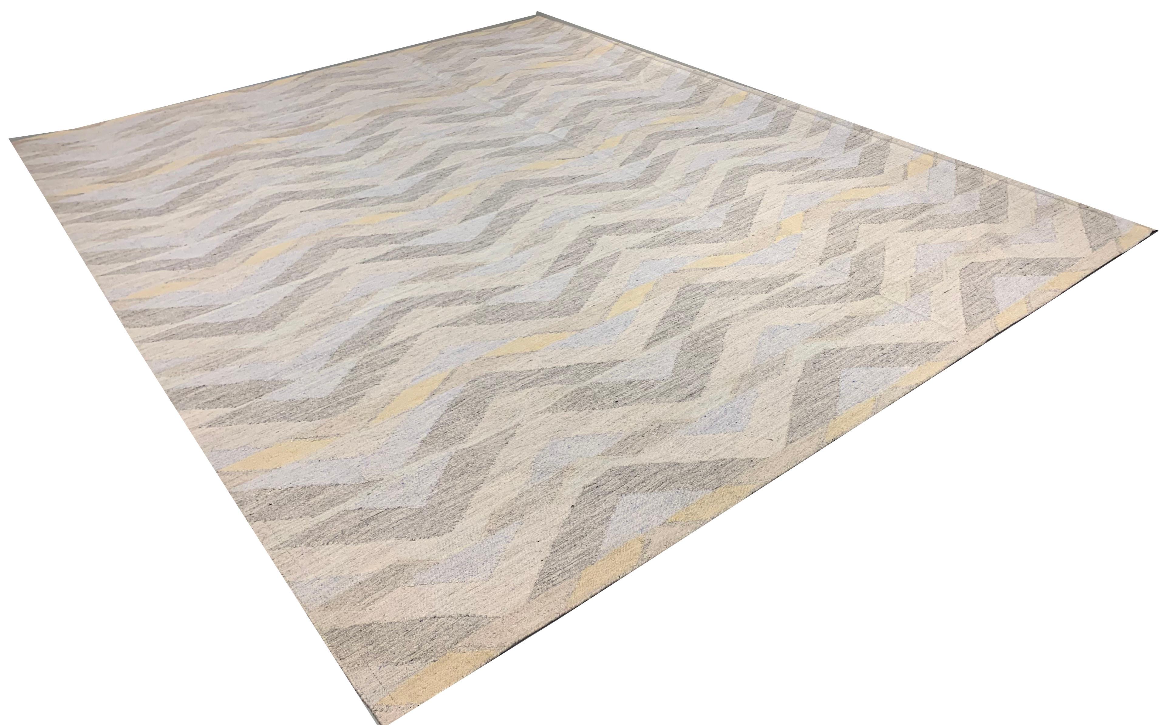 Skandinavischer Flachgewebe-Deko-Teppich im schwedischen Stil in Elfenbein, weichem Blau und Blau  8'x10' (Indisch) im Angebot