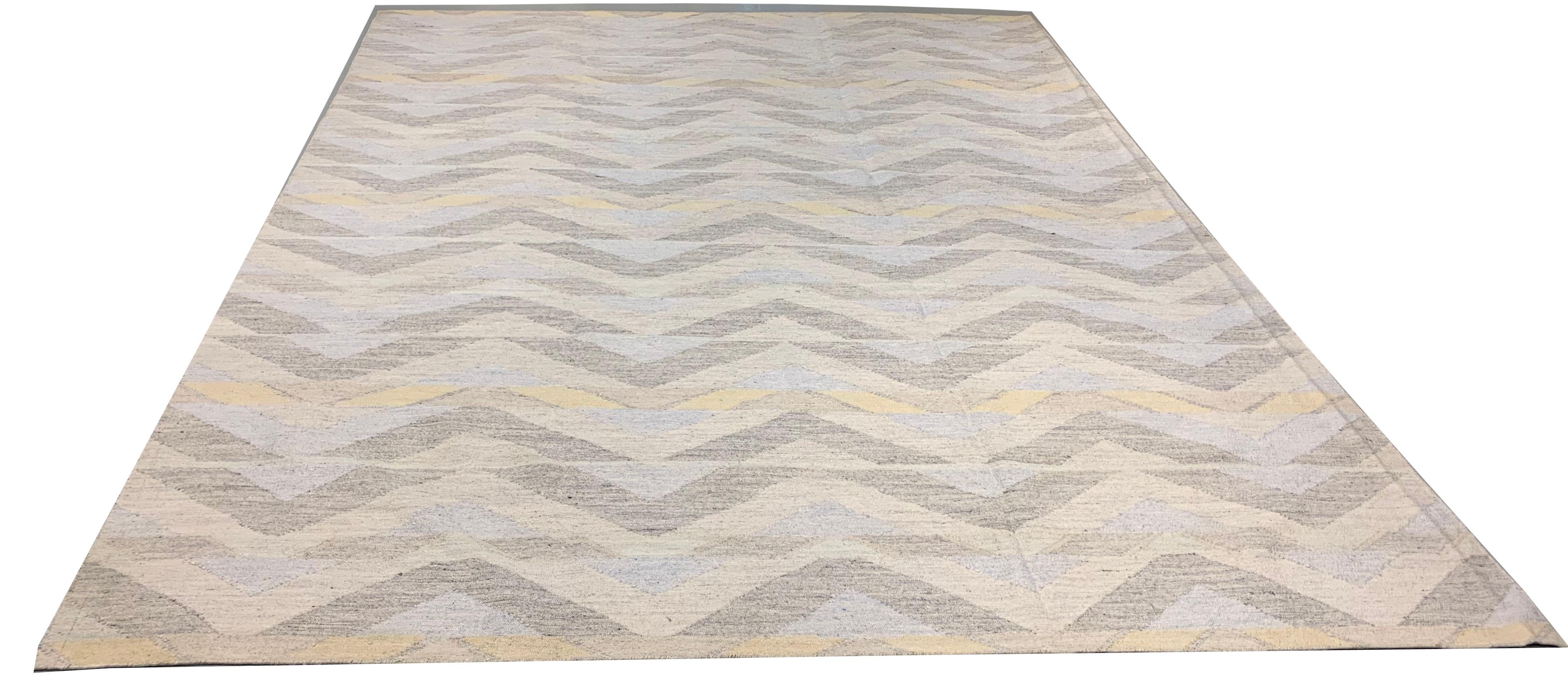 Skandinavischer Flachgewebe-Deko-Teppich im schwedischen Stil in Elfenbein, weichem Blau und Blau  8'x10' (Wolle) im Angebot