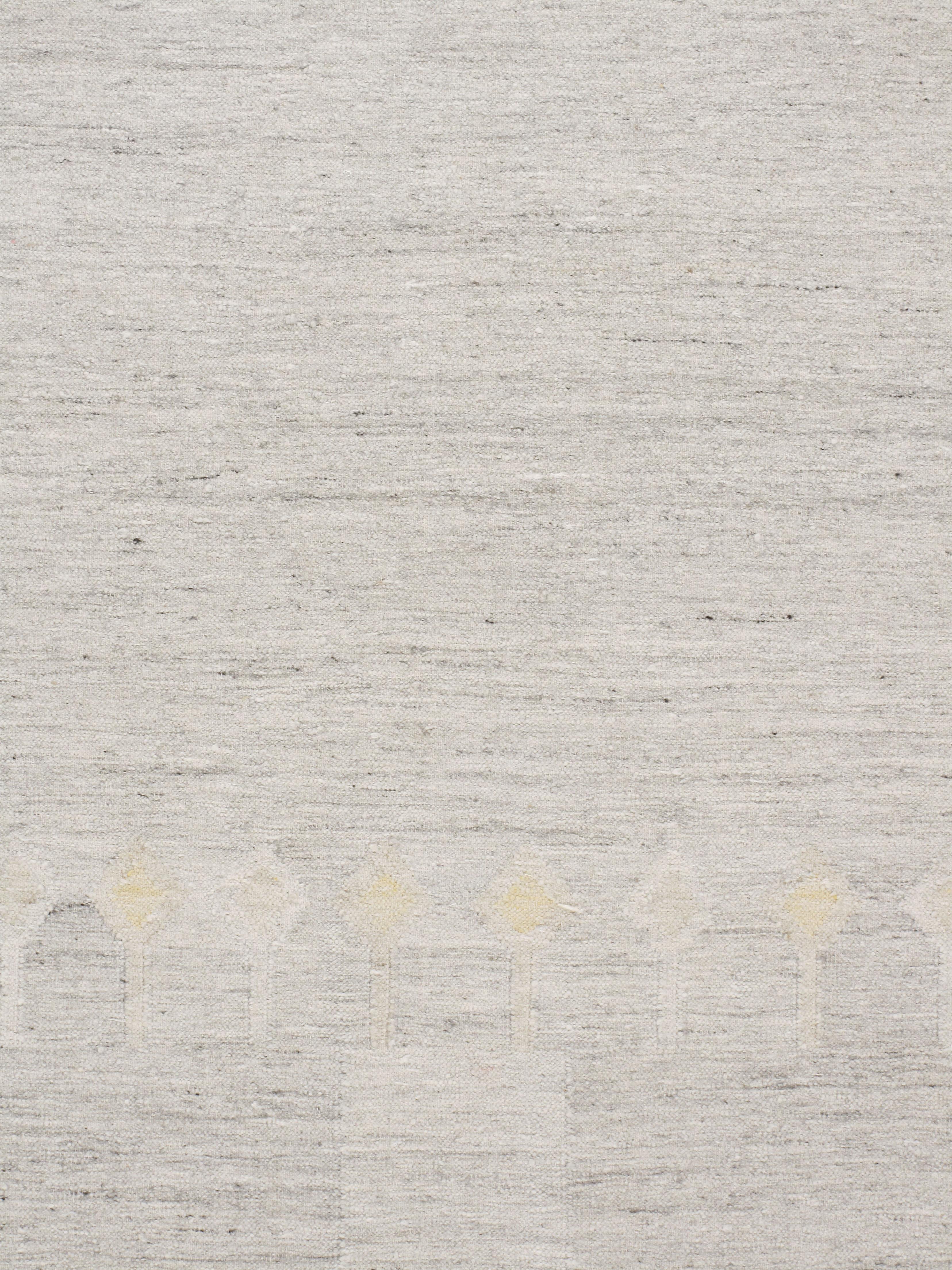 Tappeto Scandinavian Swedish Style Flatweave Deco, 8' x 10'. Tessuto a mano in India con una combinazione di lana e viscosa, questo Rug & Kilim si ispira all'aspetto pulito e semplice degli am designs svedesi per creare un tappeto che ha una