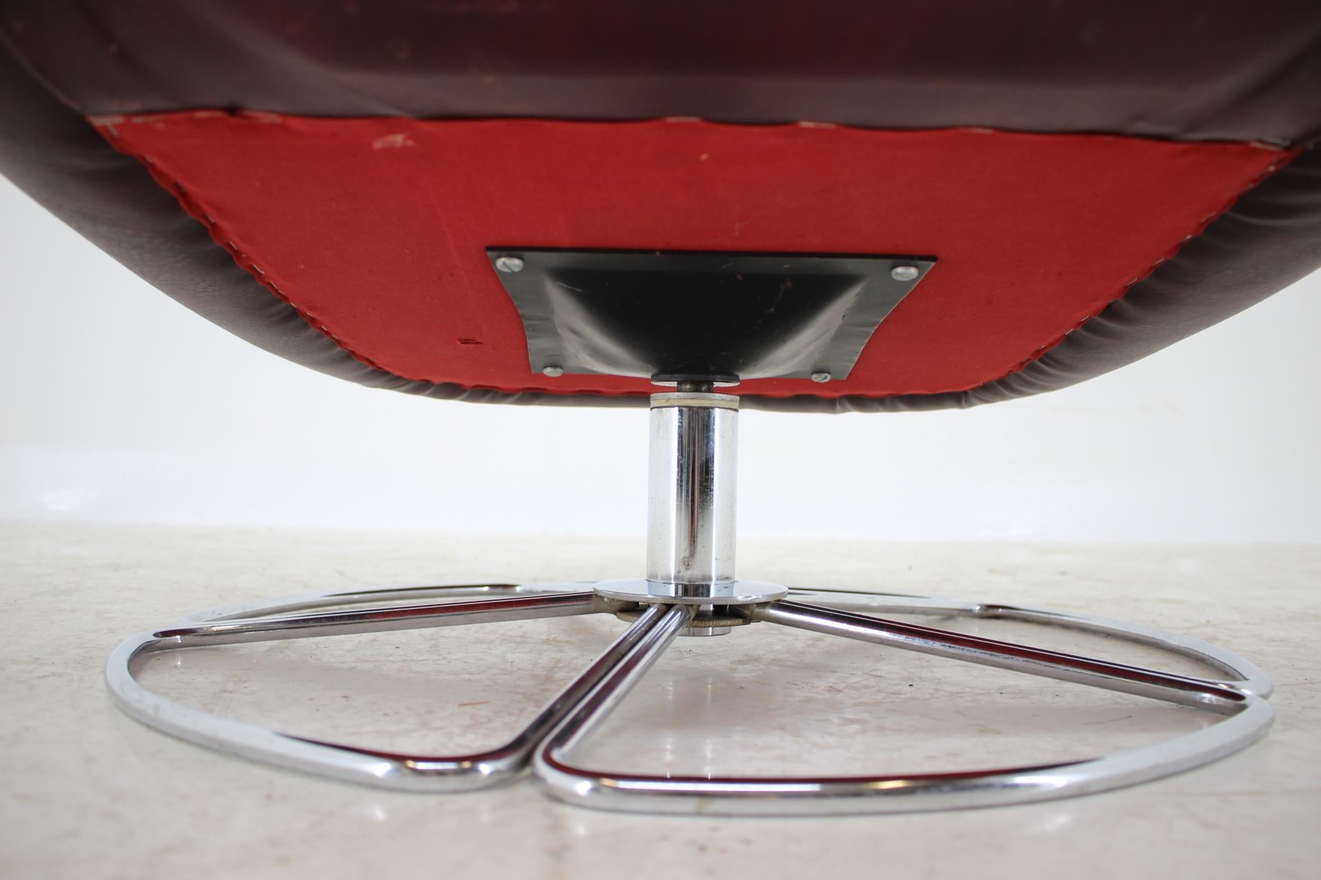 Scandinavian Swivel Chair Designed by Bruno Mathsson, 1970s 5