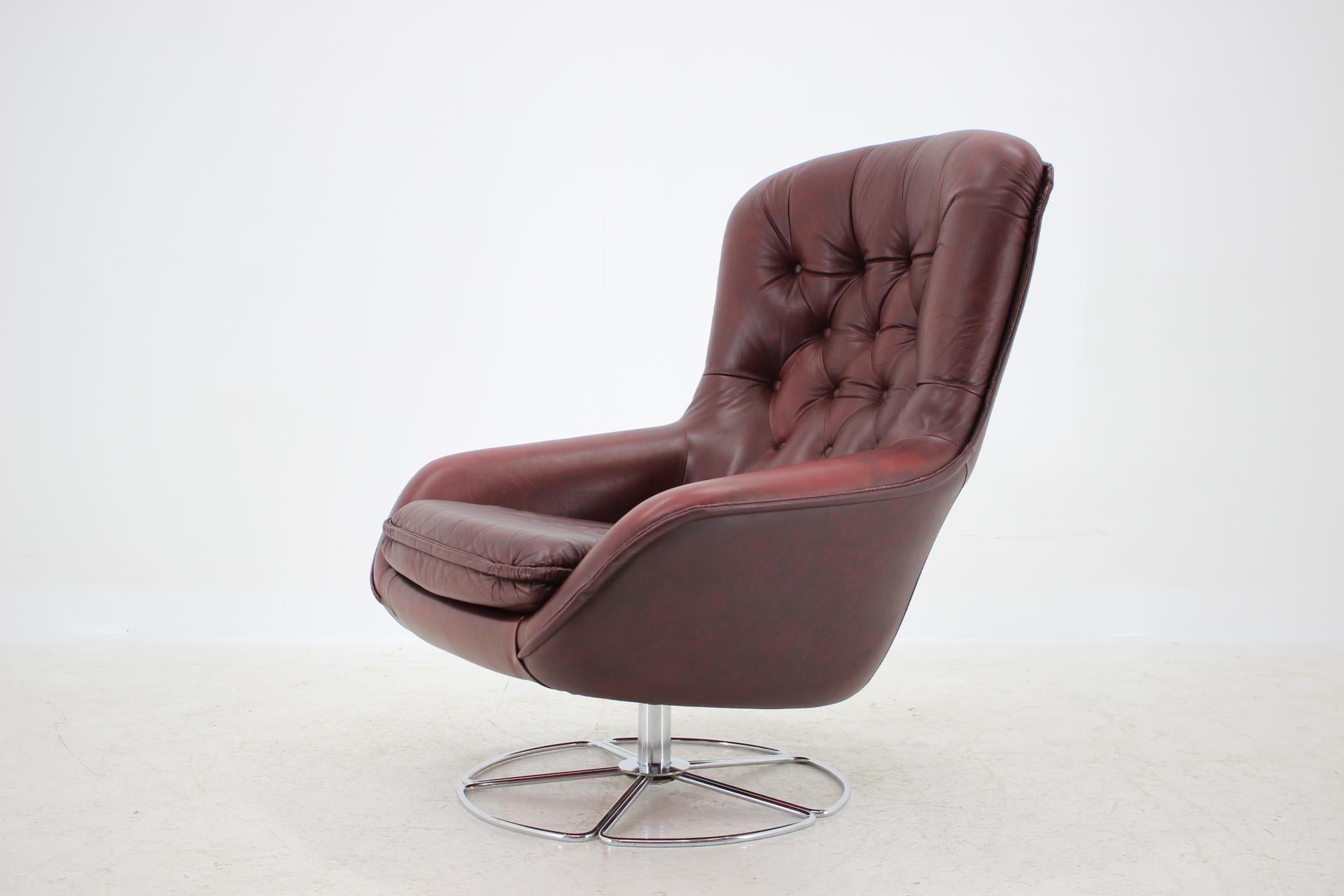 - Made in Denmark
- Made of metal, leather, leatherette
- Cisteno, comfortable
- Very good, original condition.