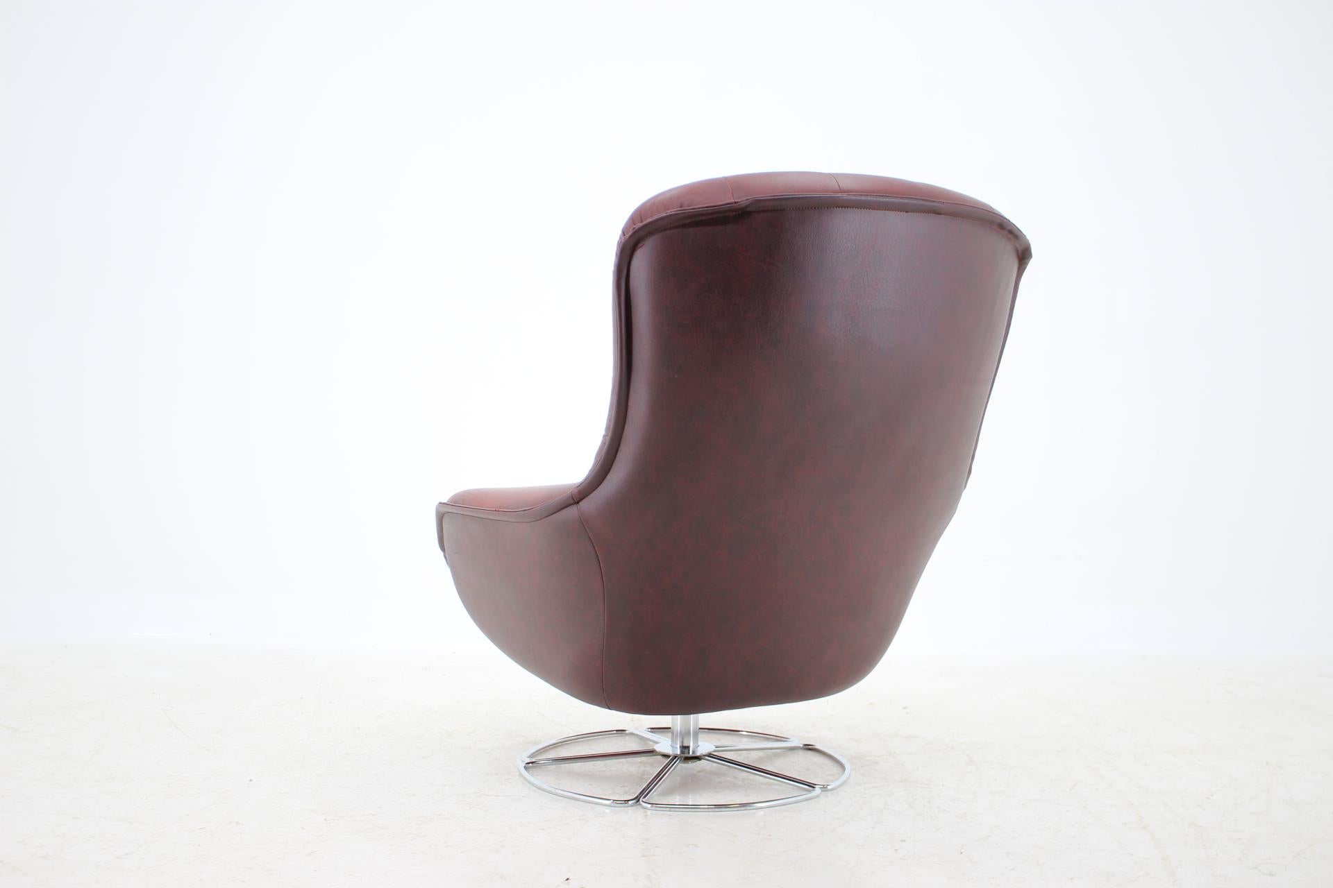 Scandinavian Swivel Chair Designed by Bruno Mathsson, 1970s In Good Condition In Praha, CZ