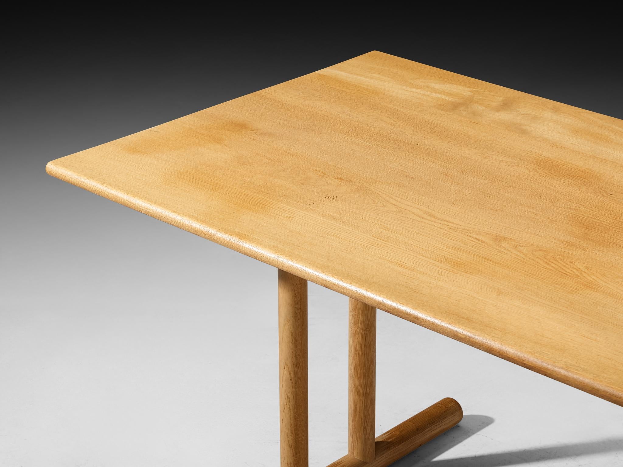 Postmoderne Table scandinave en Oak avec piètement à tréteaux tubulaires en vente