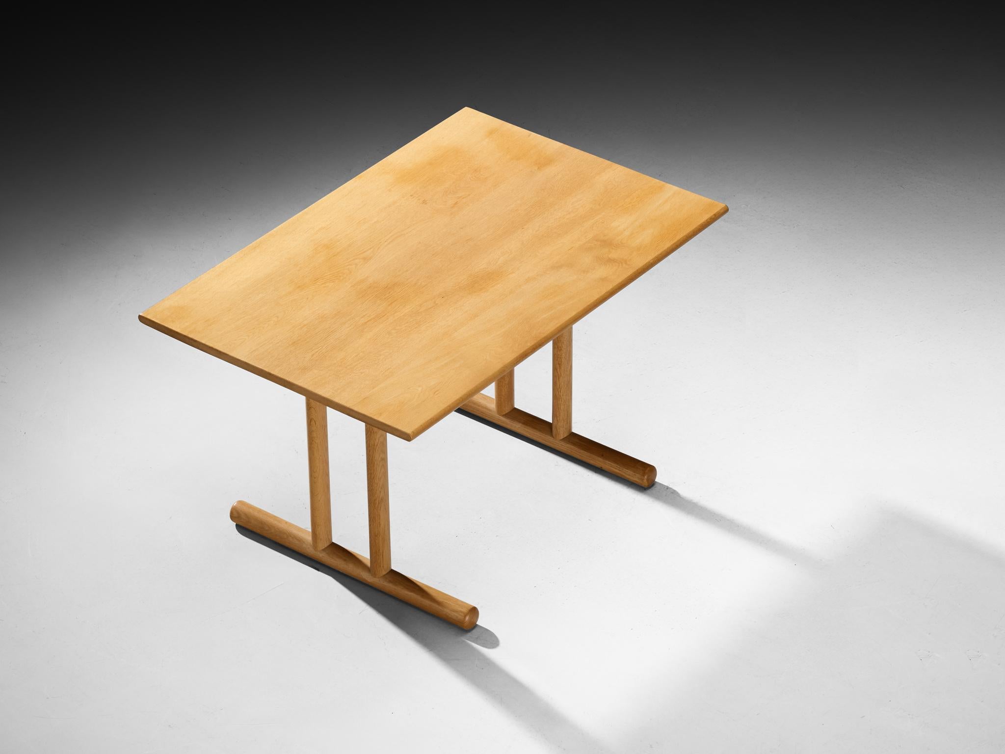 Fin du 20e siècle Table scandinave en Oak avec piètement à tréteaux tubulaires en vente