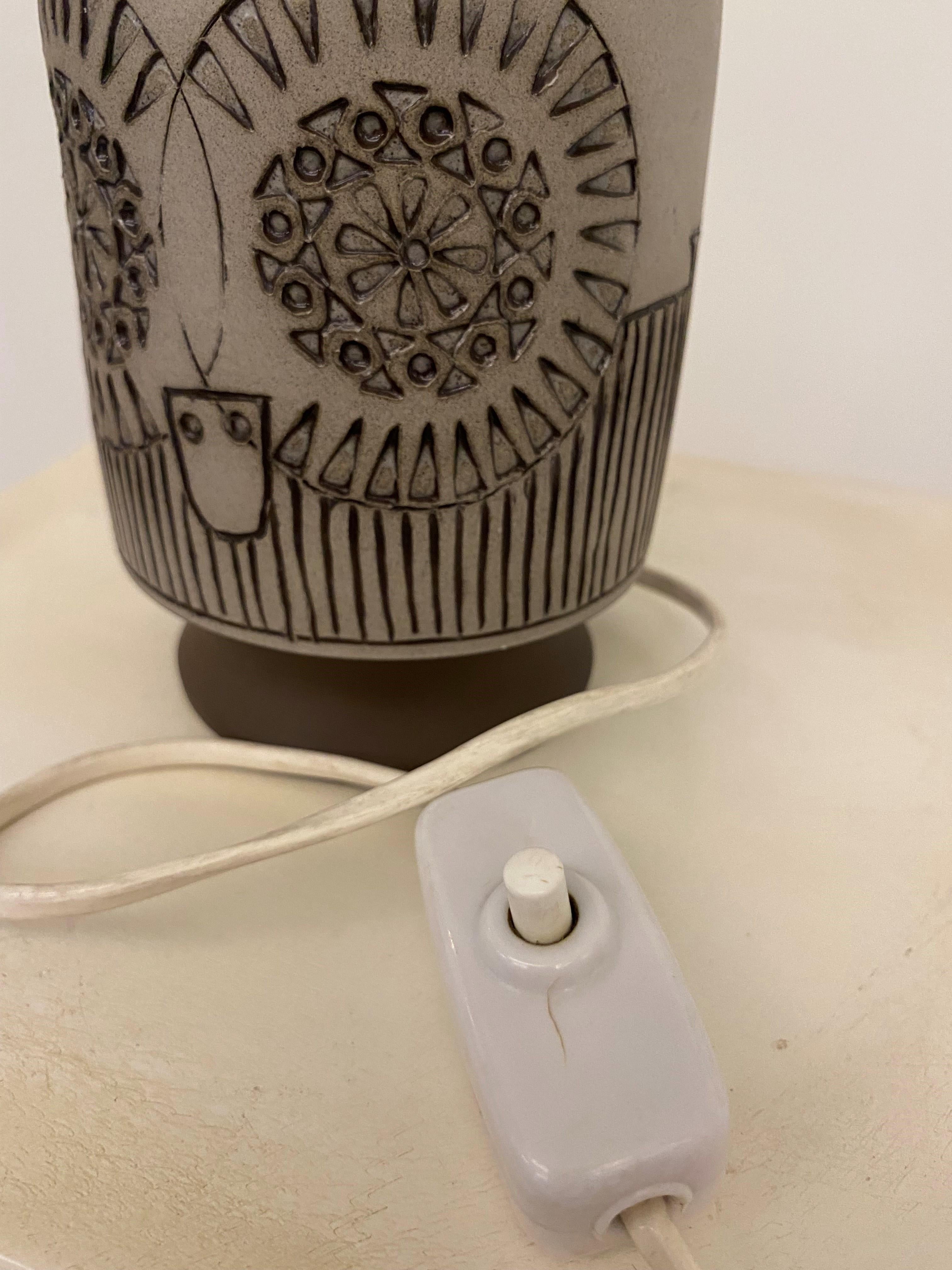  Skandinavische Tischlampe von Alingsas Kerami – Nafa Tischlampe im Zustand „Gut“ im Angebot in Matosinhos, 13