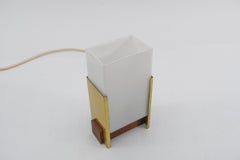 Skandinavische Tischlampe aus Teakholz, Opalglas und Messing, 1960er Jahre