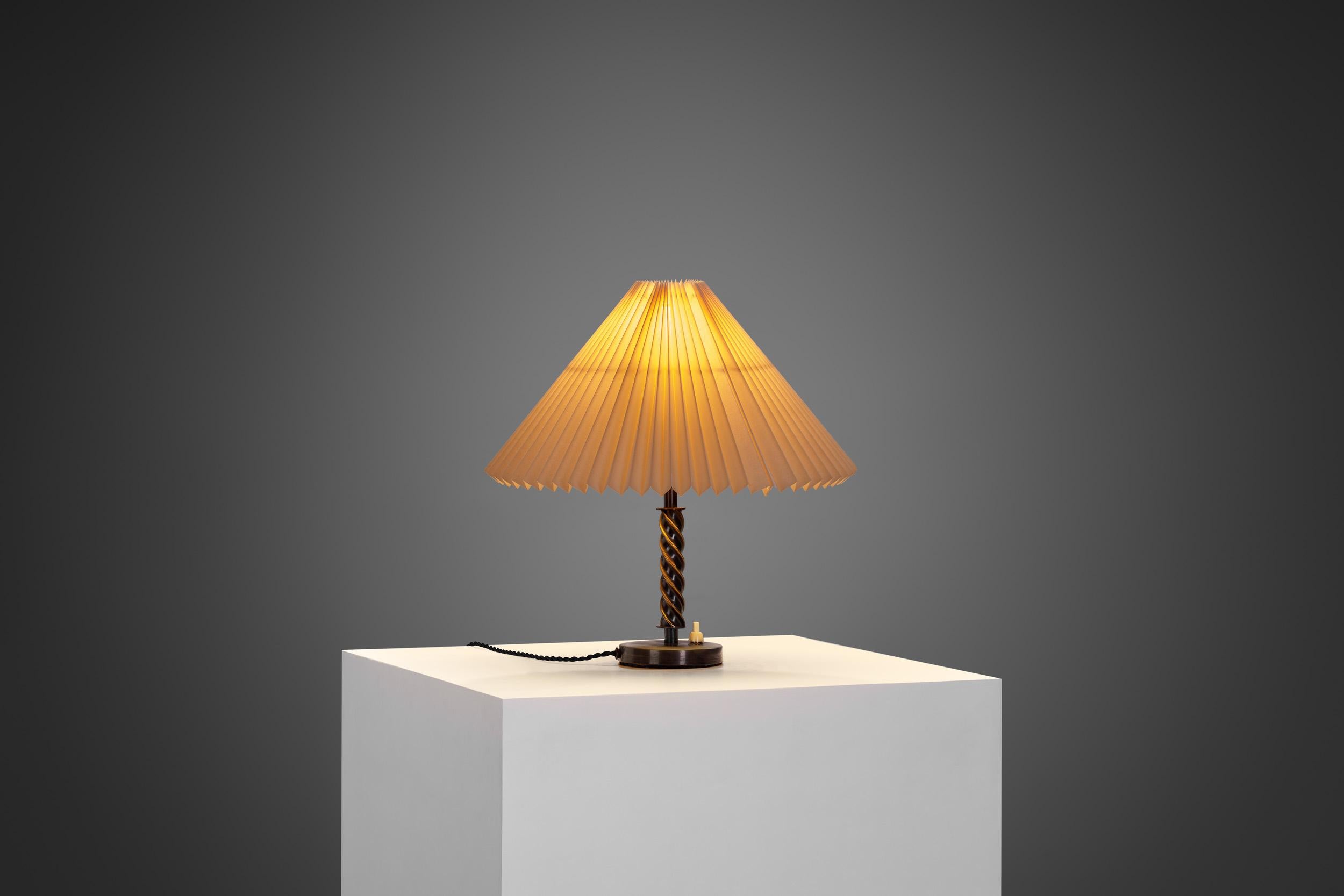 Scandinavian Table Lamp with Pleated Empire Lampshade, Scandinavia ca 1940s In Good Condition In Utrecht, NL