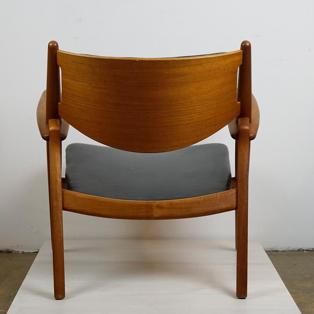 Sedia scandinava in teak e pelle nera CH28 di Hansen per Hansen in vendita 1