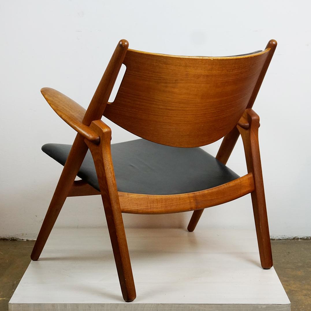 Sedia scandinava in teak e pelle nera CH28 di Hansen per Hansen in vendita 2