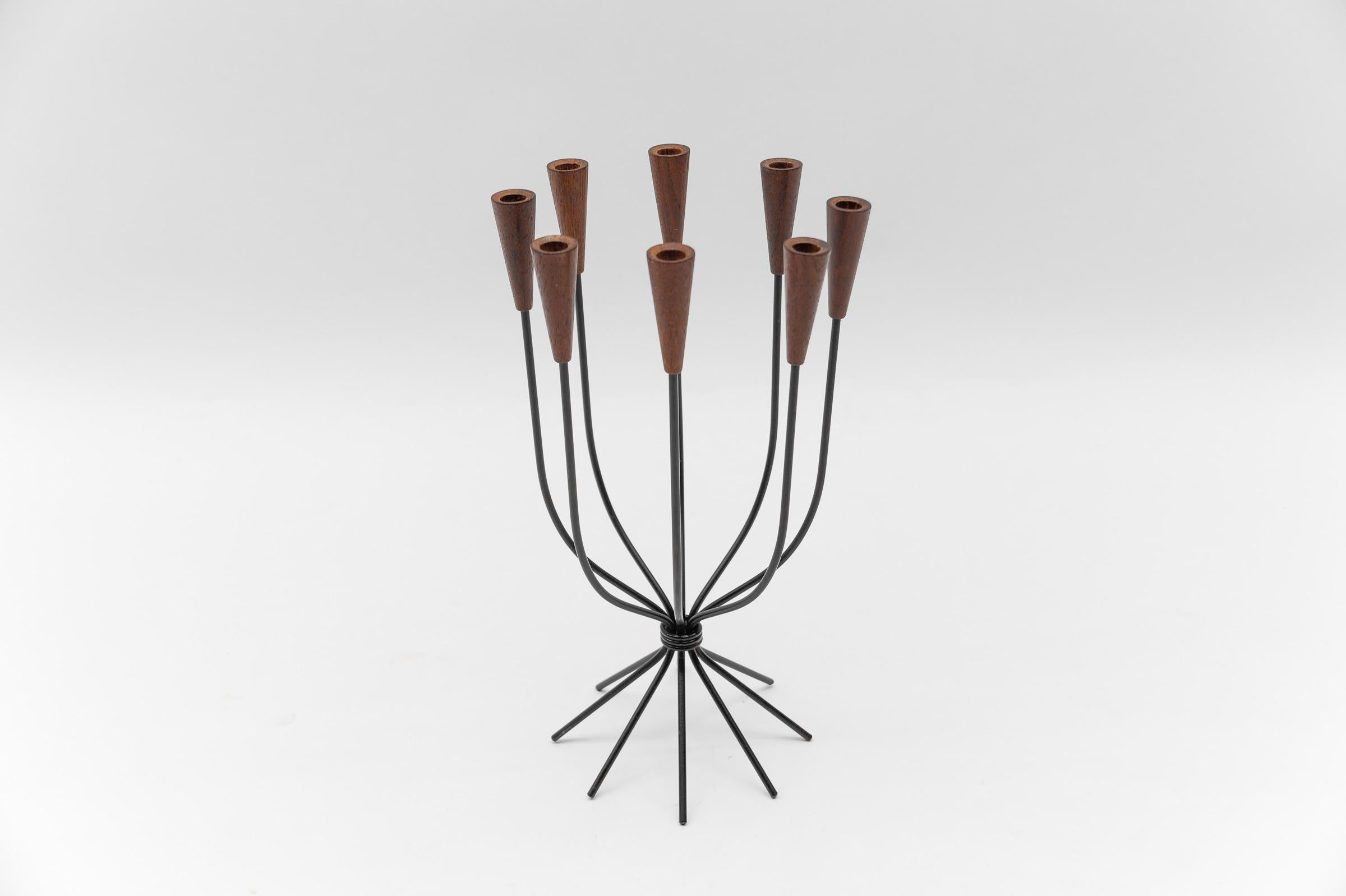 Scandinavian teak and string 8-place candle holder, 1960s In Good Condition For Sale In Nürnberg, Bayern