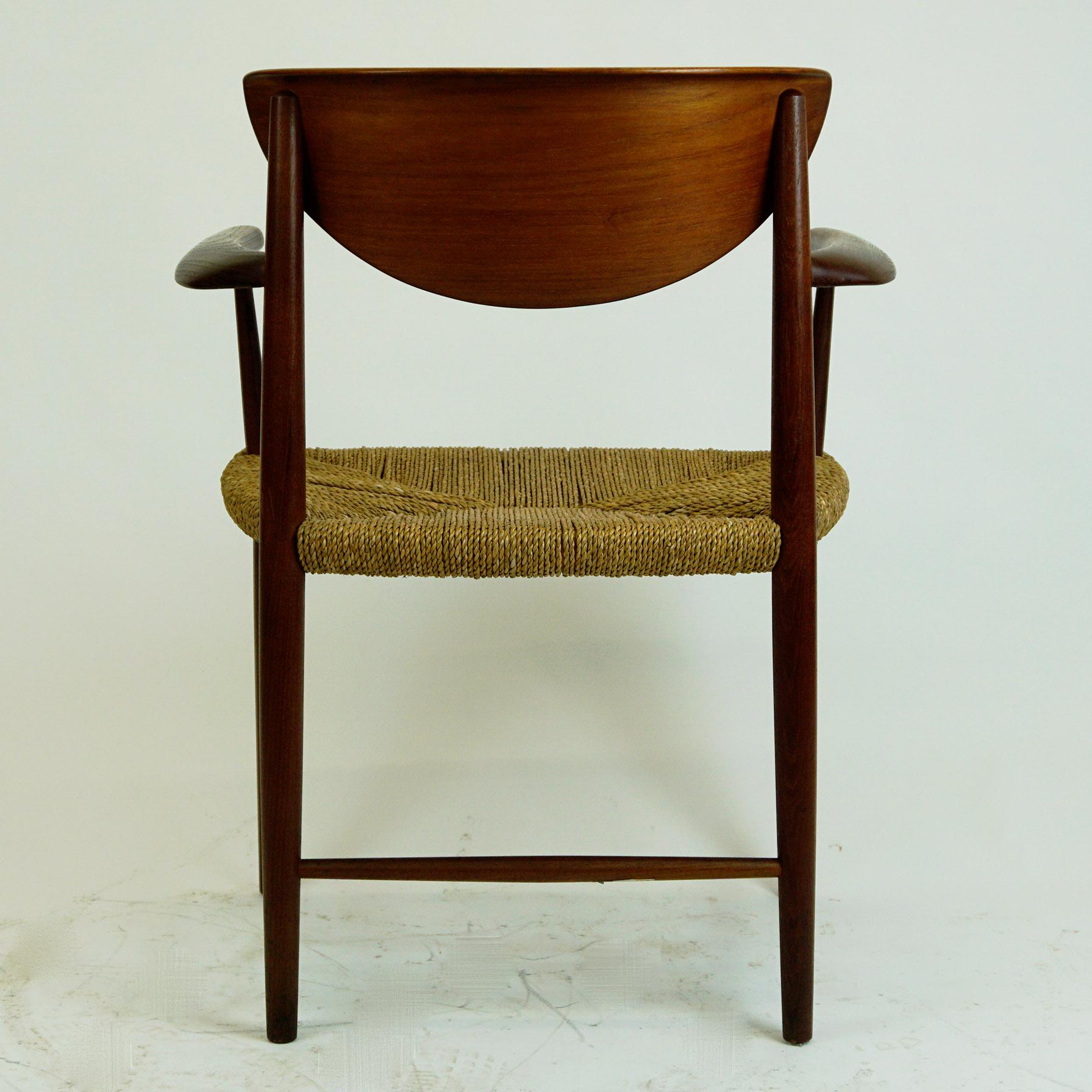 Scandinavian Modern Teak Armchair Mod. 317 by Peter Hvidt for Soborg Mobler In Good Condition In Vienna, AT