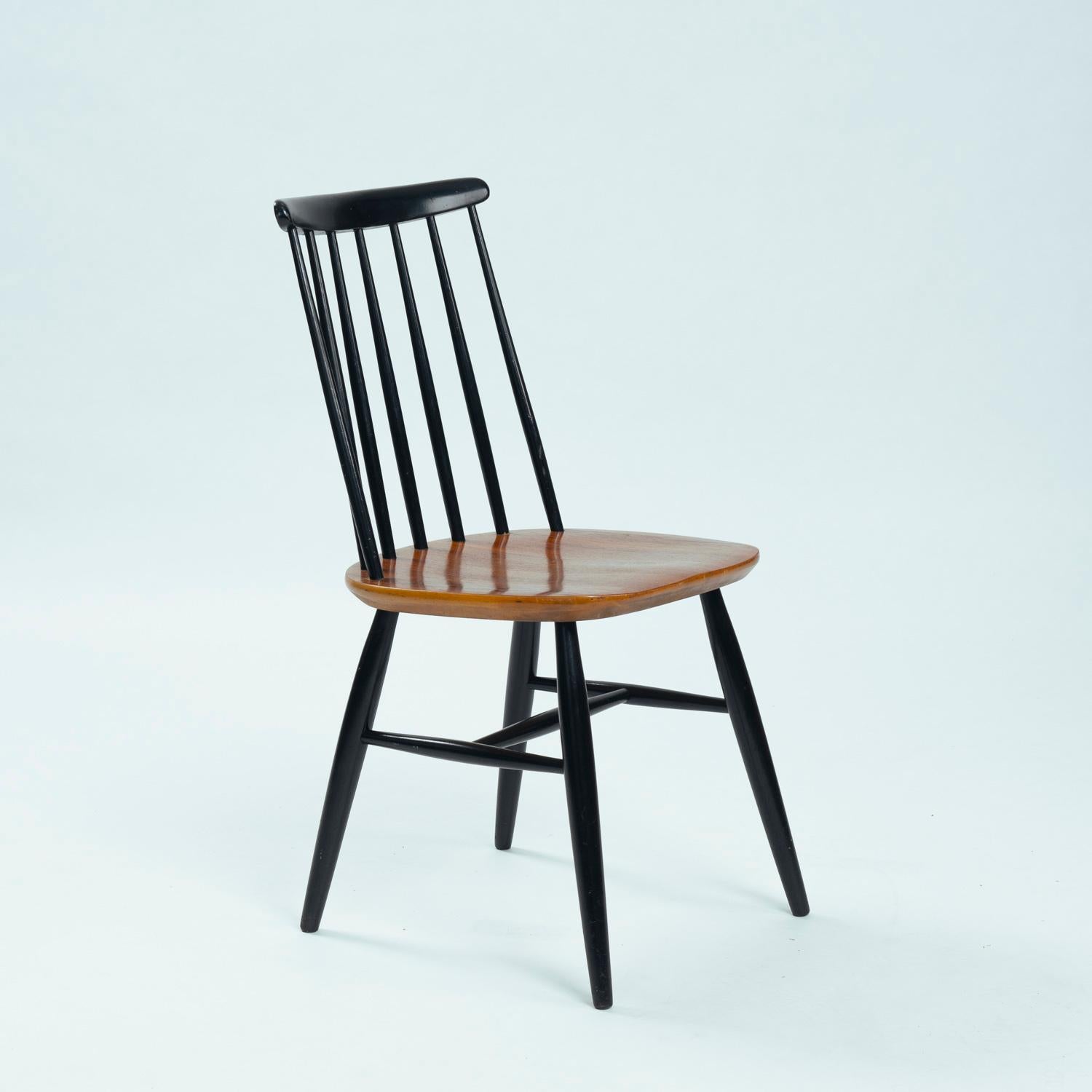 Danois Chaises à dossier fuseau en teck noir à la manière de Brisk One, set de 6 en vente