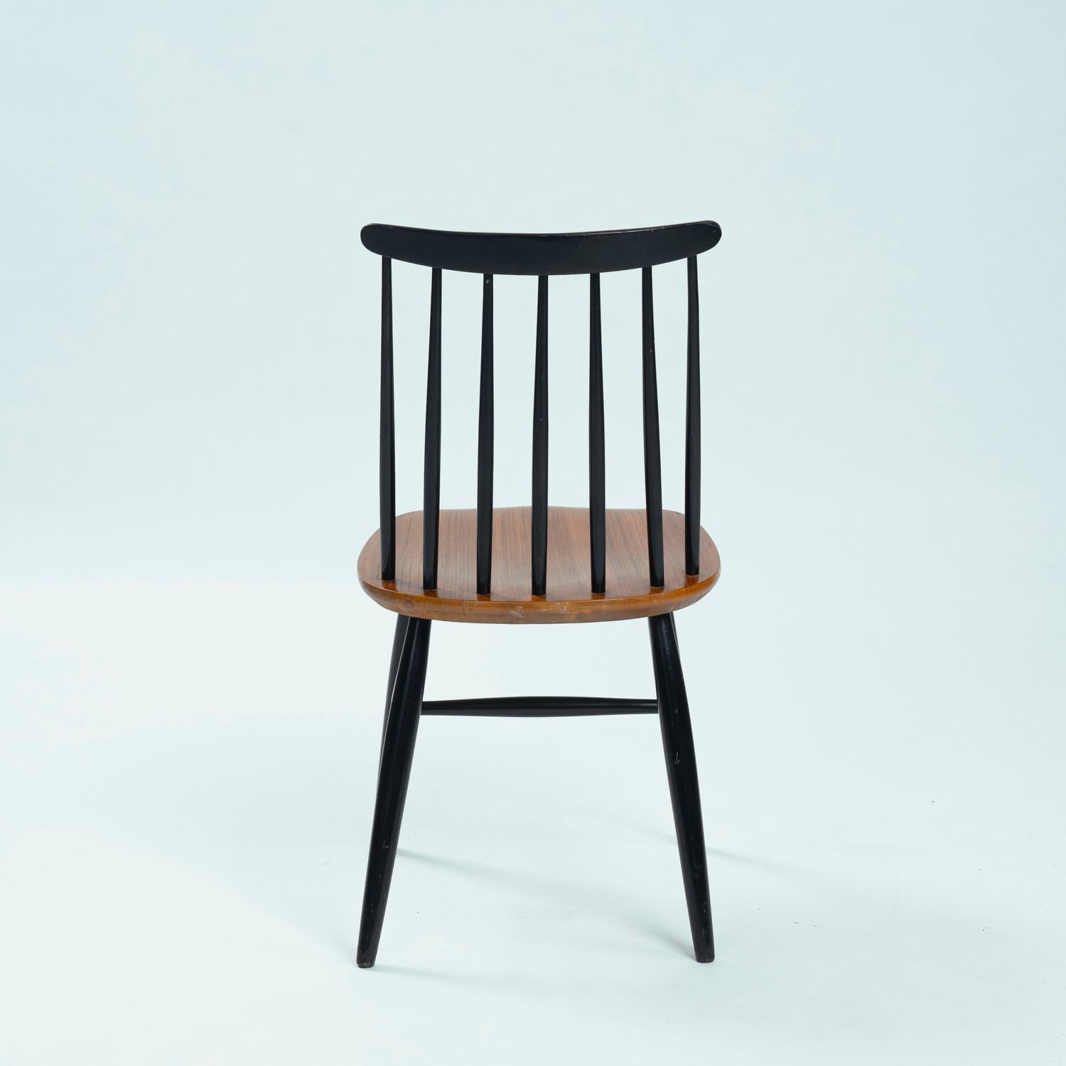 Milieu du XXe siècle Chaises à dossier fuseau en teck noir à la manière de Brisk One, set de 6 en vente